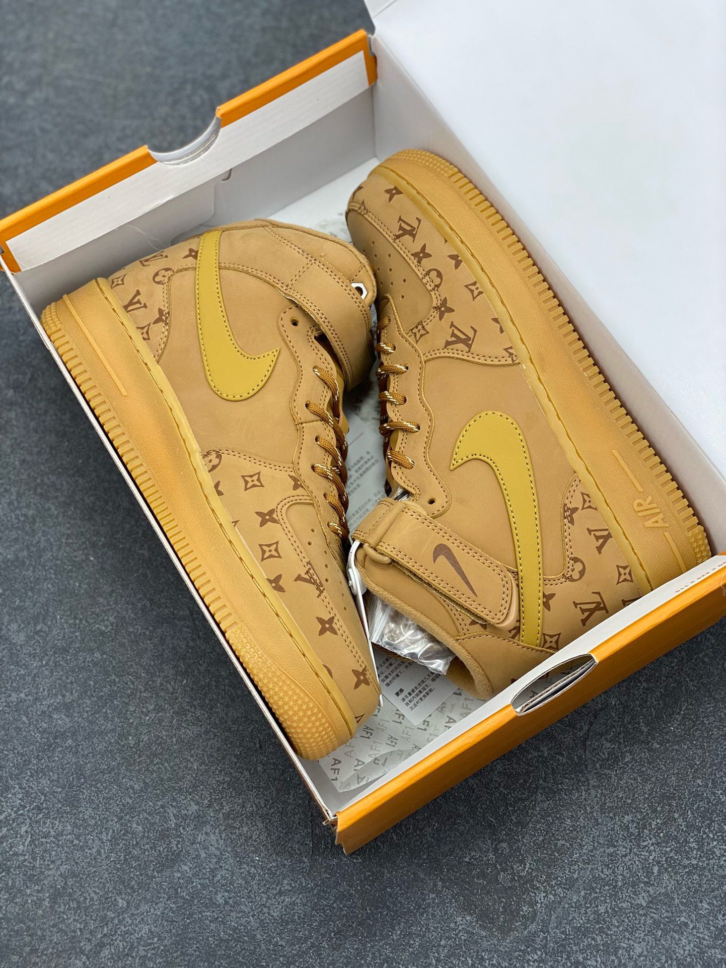 图片[9]-福利特价 NIke Air Force 1 \’07 Low “LV联名–小麦印花”空军一号 中帮 运动鞋 休闲鞋 折边针车 工艺难度大 原楦头原纸板 原装鞋盒 定制五金配件 内置全掌气垫 原厂鞋底 货号：DV9988-500 尺码：36 36.5 37.5 38 38.5 39 40 40.5 41 42 42.5 43 44 44.5 45-选品中心