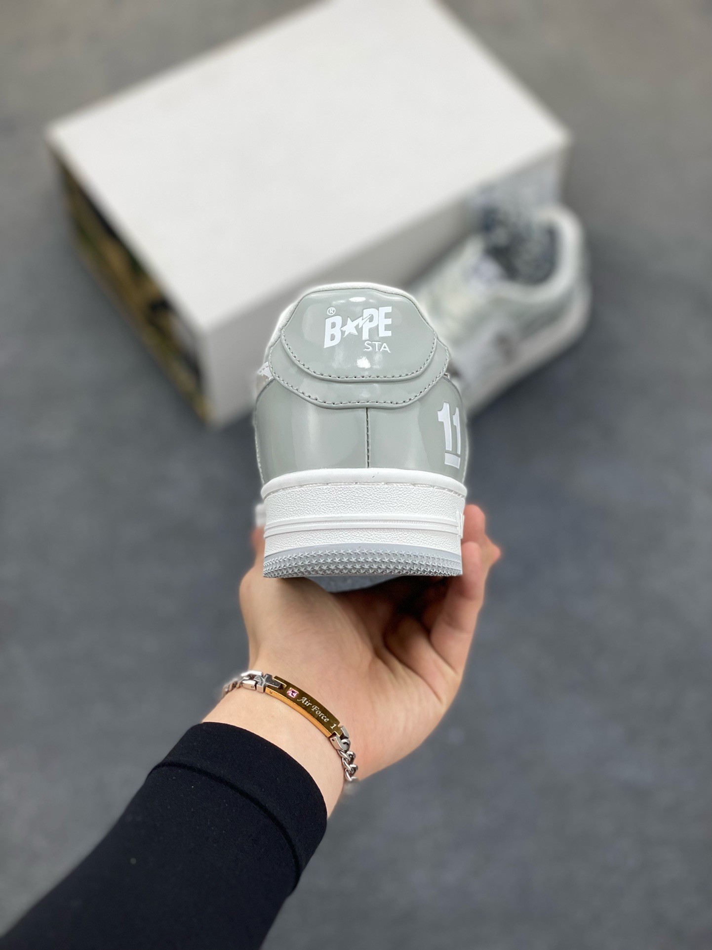 图片[4]-福利特价 独家私模 原鞋开发 正确色卡 欢迎对比 潮流教父nigo品牌 明星同款 Bape Sta 莫兰迪配色 经典百搭休闲运动板鞋 经典猿人头设计 纯正版型 海玻璃鞋垫 内置全掌气垫 全套顶级包装 包含猿人logo定制防尘袋 猿人logo卡片 抗压收纳抽屉式鞋盒 官方同步正码 货号：M91003H 尺码：36 36.5 37.5 38 38.5 39 40 40.5 41 42 42.5 43 44 44.5 45-选品中心