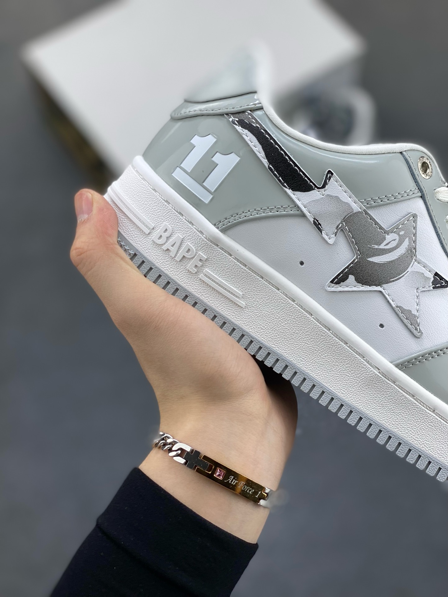 图片[6]-福利特价 独家私模 原鞋开发 正确色卡 欢迎对比 潮流教父nigo品牌 明星同款 Bape Sta 莫兰迪配色 经典百搭休闲运动板鞋 经典猿人头设计 纯正版型 海玻璃鞋垫 内置全掌气垫 全套顶级包装 包含猿人logo定制防尘袋 猿人logo卡片 抗压收纳抽屉式鞋盒 官方同步正码 货号：M91003H 尺码：36 36.5 37.5 38 38.5 39 40 40.5 41 42 42.5 43 44 44.5 45-选品中心