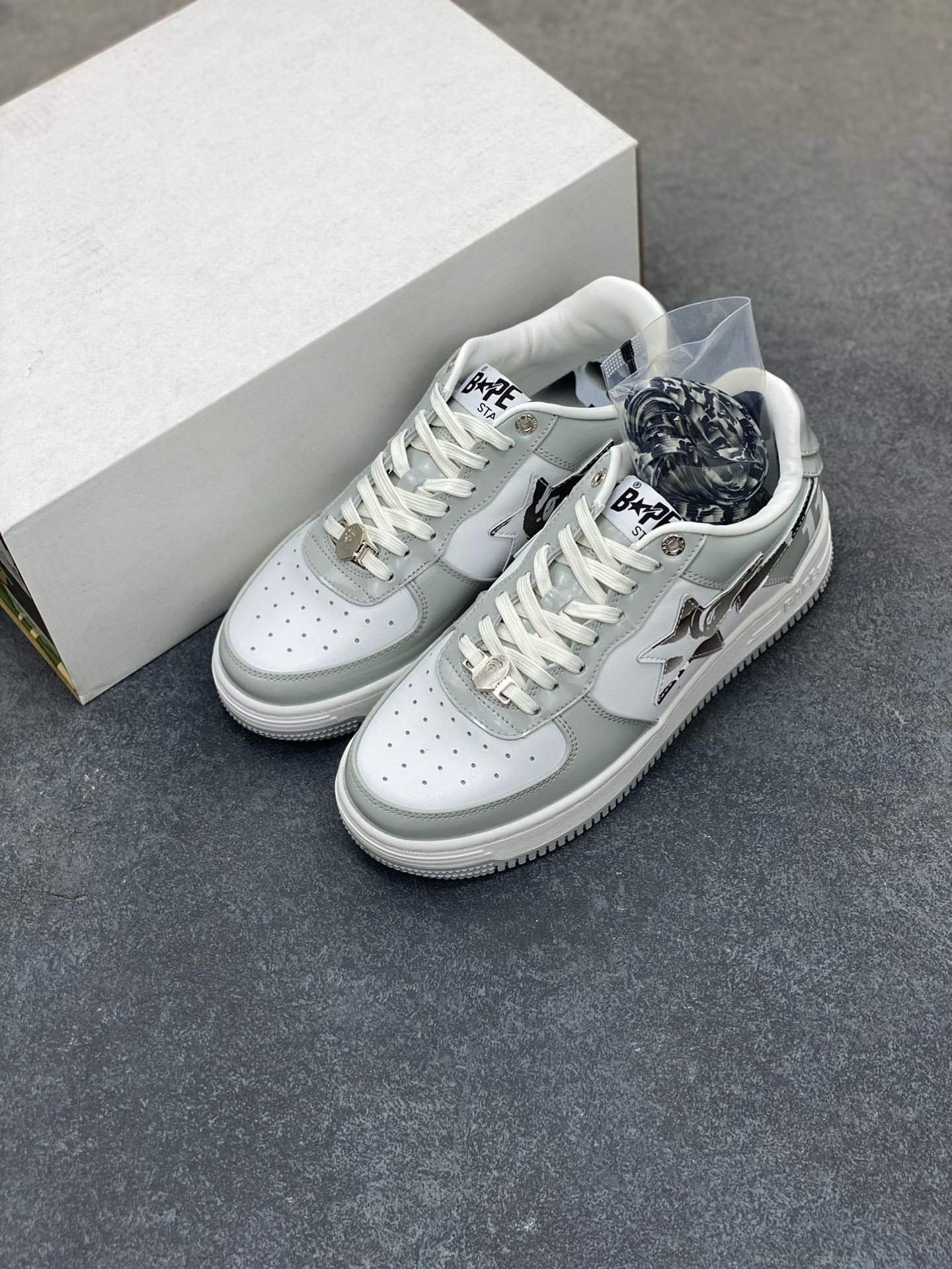 图片[8]-福利特价 独家私模 原鞋开发 正确色卡 欢迎对比 潮流教父nigo品牌 明星同款 Bape Sta 莫兰迪配色 经典百搭休闲运动板鞋 经典猿人头设计 纯正版型 海玻璃鞋垫 内置全掌气垫 全套顶级包装 包含猿人logo定制防尘袋 猿人logo卡片 抗压收纳抽屉式鞋盒 官方同步正码 货号：M91003H 尺码：36 36.5 37.5 38 38.5 39 40 40.5 41 42 42.5 43 44 44.5 45-选品中心