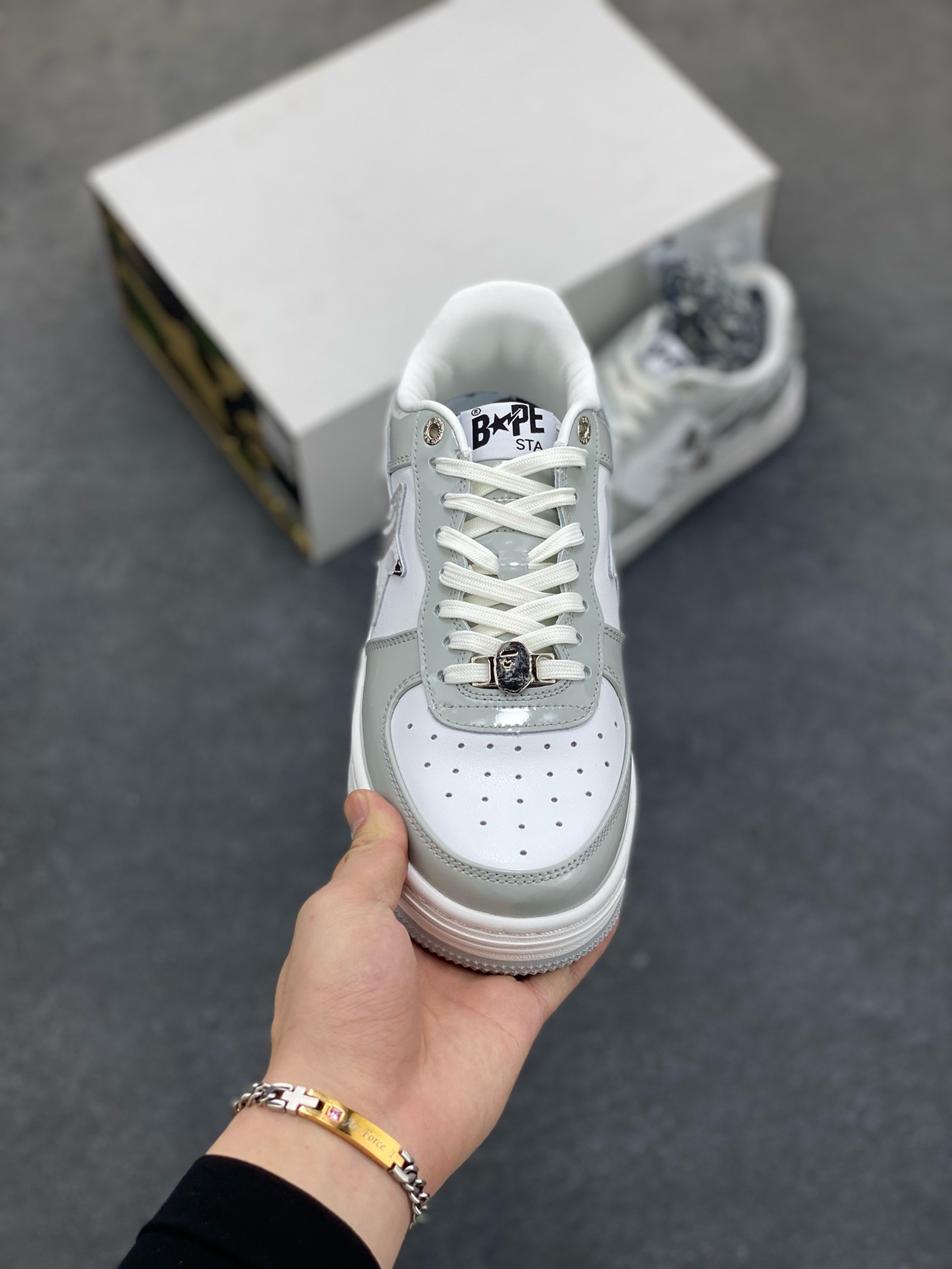 图片[2]-福利特价 独家私模 原鞋开发 正确色卡 欢迎对比 潮流教父nigo品牌 明星同款 Bape Sta 莫兰迪配色 经典百搭休闲运动板鞋 经典猿人头设计 纯正版型 海玻璃鞋垫 内置全掌气垫 全套顶级包装 包含猿人logo定制防尘袋 猿人logo卡片 抗压收纳抽屉式鞋盒 官方同步正码 货号：M91003H 尺码：36 36.5 37.5 38 38.5 39 40 40.5 41 42 42.5 43 44 44.5 45-选品中心