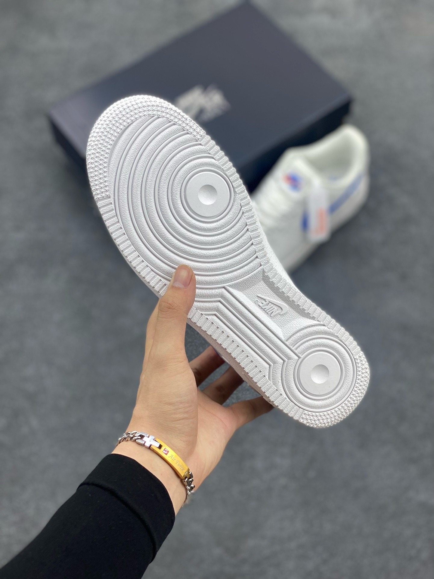 图片[5]-福利特价 Nike Air Force 1 Low 皮革电绣白蓝勾 空军一号低帮运动休闲板鞋 原楦头原纸板 打造纯正空军版型#专注外贸渠道 全掌内置蜂窝气垫 #原盒配件 原厂中底钢印、拉帮完美 货号：FN7804-100 尺码：36 36.5 37.5 38 38.5 39 40 40.5 41 42 42.5 43 44 44.5 45-选品中心