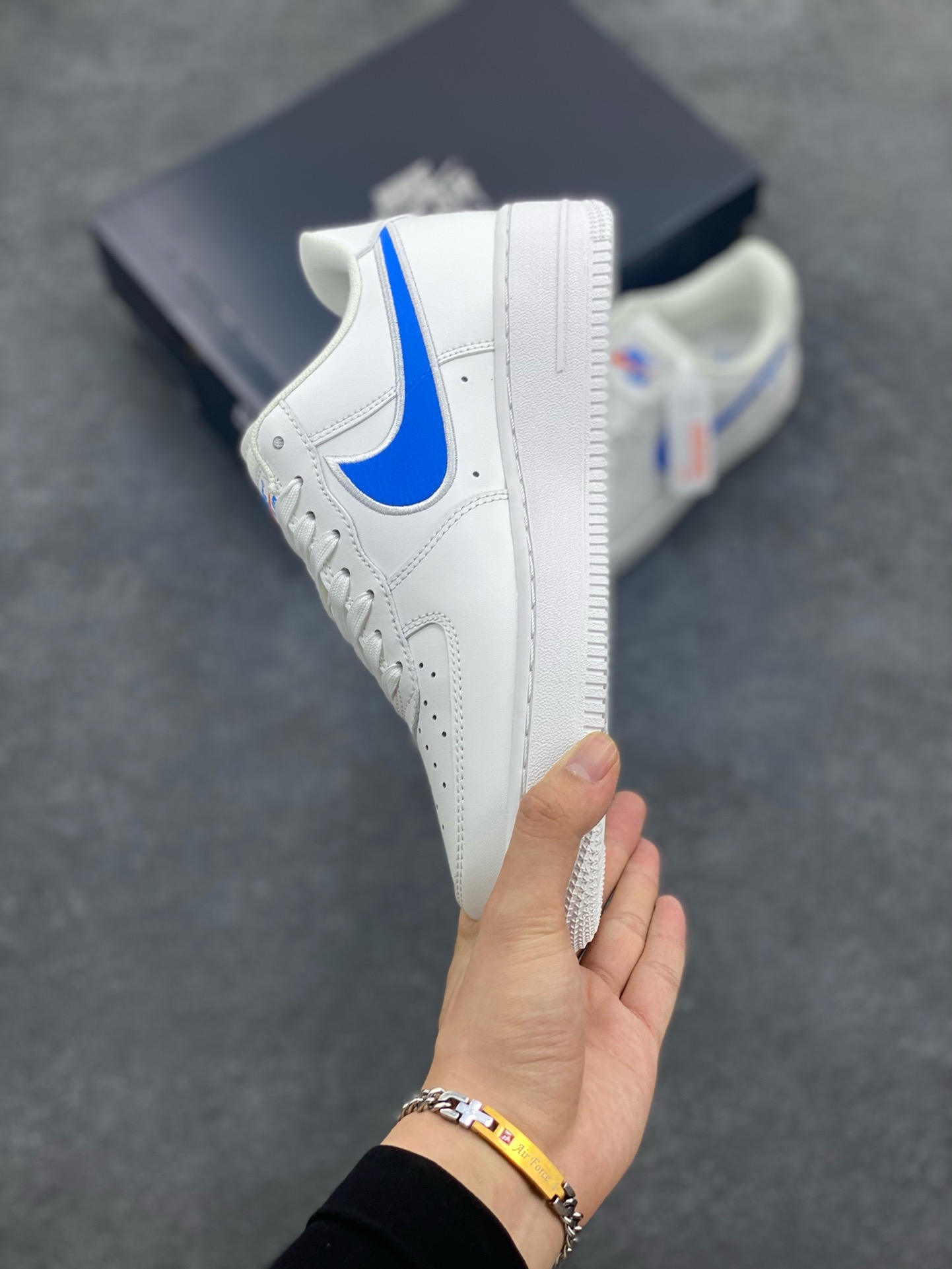 图片[3]-福利特价 Nike Air Force 1 Low 皮革电绣白蓝勾 空军一号低帮运动休闲板鞋 原楦头原纸板 打造纯正空军版型#专注外贸渠道 全掌内置蜂窝气垫 #原盒配件 原厂中底钢印、拉帮完美 货号：FN7804-100 尺码：36 36.5 37.5 38 38.5 39 40 40.5 41 42 42.5 43 44 44.5 45-选品中心