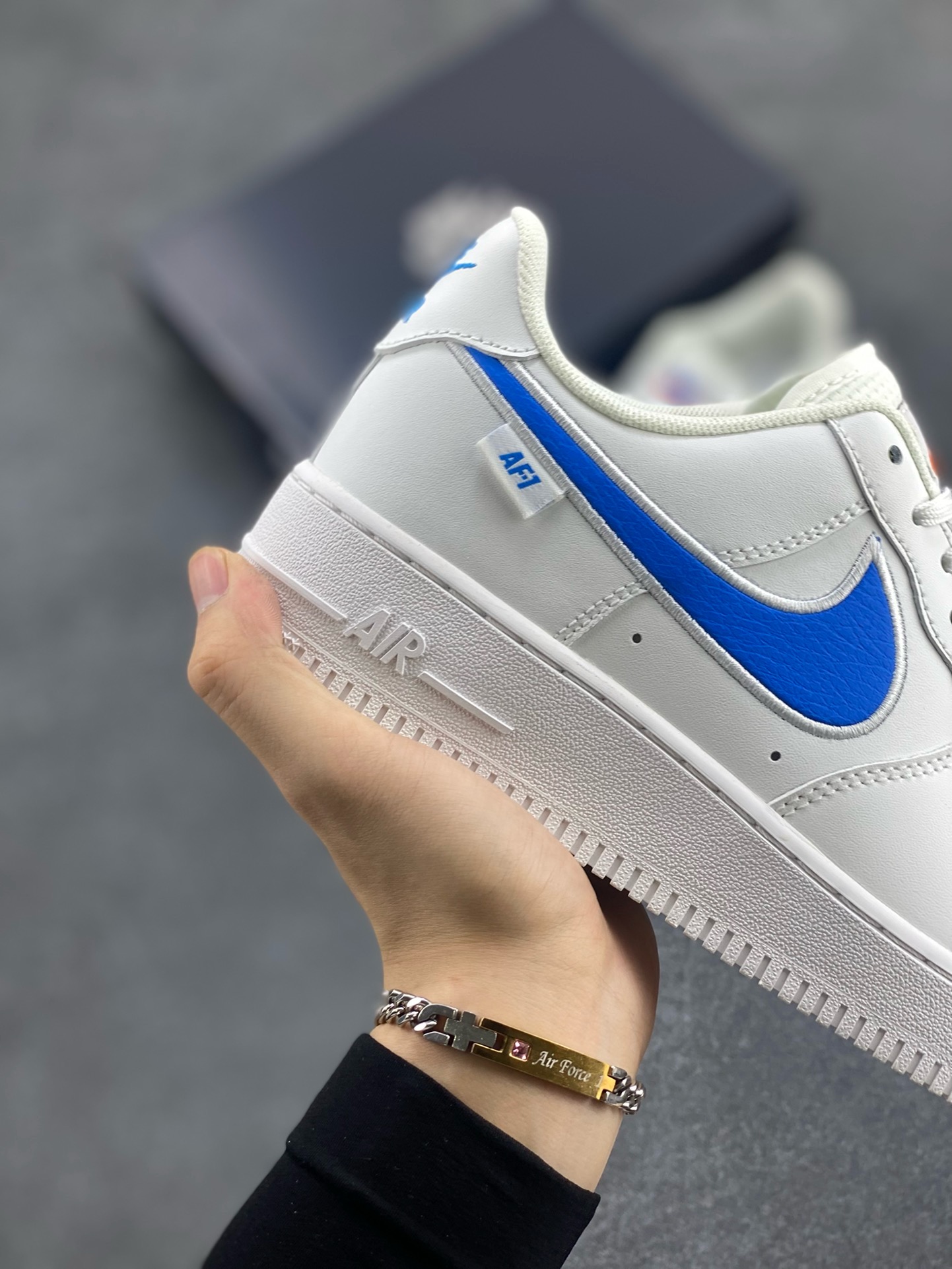 图片[6]-福利特价 Nike Air Force 1 Low 皮革电绣白蓝勾 空军一号低帮运动休闲板鞋 原楦头原纸板 打造纯正空军版型#专注外贸渠道 全掌内置蜂窝气垫 #原盒配件 原厂中底钢印、拉帮完美 货号：FN7804-100 尺码：36 36.5 37.5 38 38.5 39 40 40.5 41 42 42.5 43 44 44.5 45-选品中心