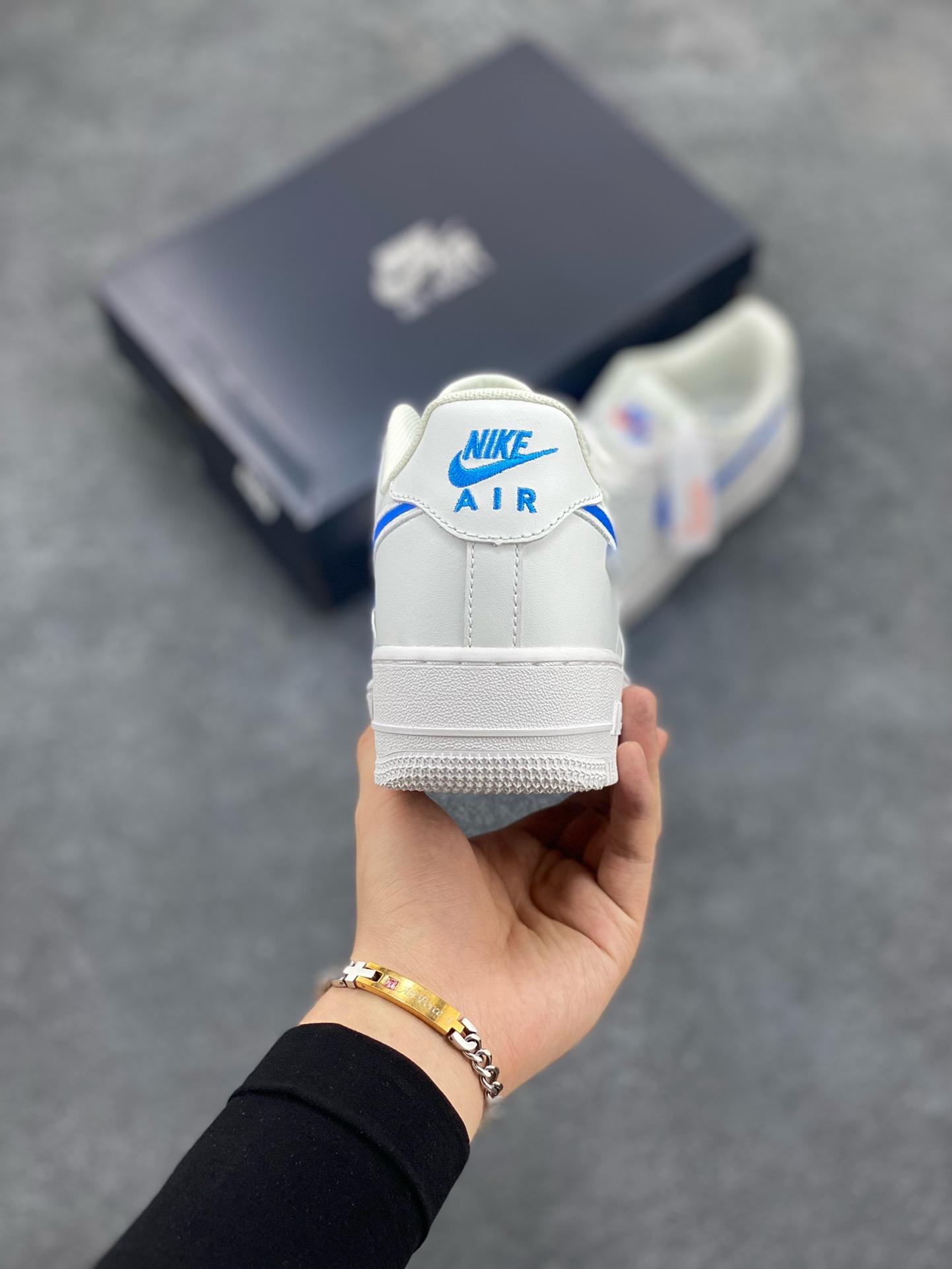 图片[4]-福利特价 Nike Air Force 1 Low 皮革电绣白蓝勾 空军一号低帮运动休闲板鞋 原楦头原纸板 打造纯正空军版型#专注外贸渠道 全掌内置蜂窝气垫 #原盒配件 原厂中底钢印、拉帮完美 货号：FN7804-100 尺码：36 36.5 37.5 38 38.5 39 40 40.5 41 42 42.5 43 44 44.5 45-选品中心