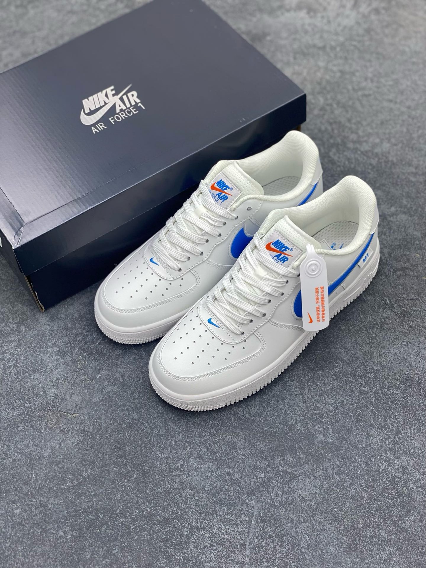 图片[8]-福利特价 Nike Air Force 1 Low 皮革电绣白蓝勾 空军一号低帮运动休闲板鞋 原楦头原纸板 打造纯正空军版型#专注外贸渠道 全掌内置蜂窝气垫 #原盒配件 原厂中底钢印、拉帮完美 货号：FN7804-100 尺码：36 36.5 37.5 38 38.5 39 40 40.5 41 42 42.5 43 44 44.5 45-选品中心