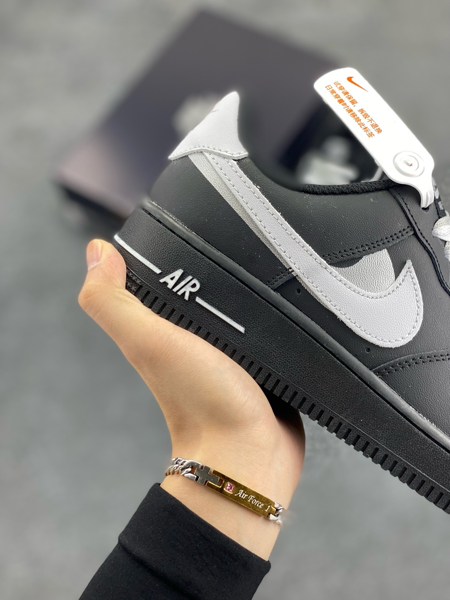 图片[6]-福利特价 Nike Air Force 1 ’07 Low 空军一号低帮百搭休闲运动板鞋。柔软、弹性十足的缓震性能和出色的中底设计，横跨复古与现代的外型结合，造就出风靡全球三十多年的Force 1，直到今天还深受青睐 货号：DD8959-101 尺码：36 36.5 37.5 38 38.5 39 40 40.5 41 42 42.5 43 44 44.5 45-选品中心