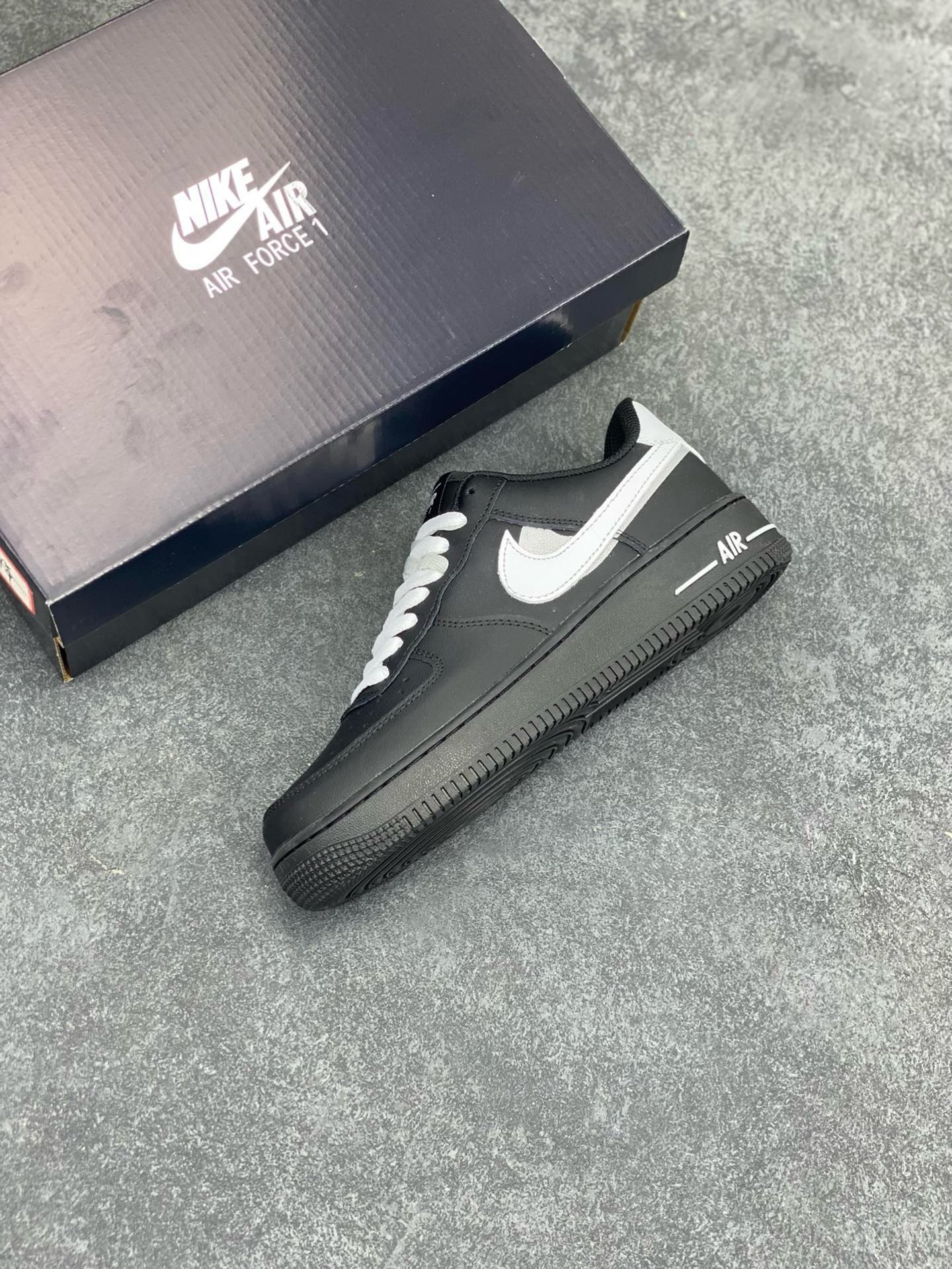 图片[7]-福利特价 Nike Air Force 1 ’07 Low 空军一号低帮百搭休闲运动板鞋。柔软、弹性十足的缓震性能和出色的中底设计，横跨复古与现代的外型结合，造就出风靡全球三十多年的Force 1，直到今天还深受青睐 货号：DD8959-101 尺码：36 36.5 37.5 38 38.5 39 40 40.5 41 42 42.5 43 44 44.5 45-选品中心