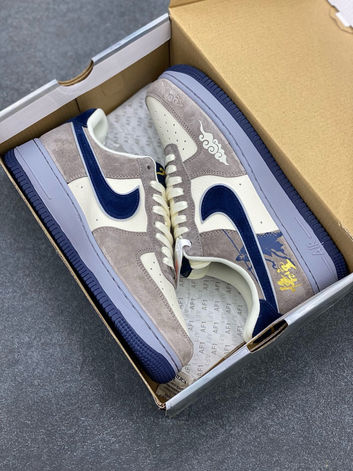 图片[9]-福利特价 NIke Air Force 1 \’07 Low “悟空”空军一号 低帮 运动鞋 休闲鞋 折边针车 工艺难度大 原楦头原纸板 原装鞋盒 定制五金配件 内置全掌气垫 原厂鞋底 货号：DM1688-802 尺码：36 36.5 37.5 38 38.5 39 40 40.5 41 42 42.5 43 44 44.5 45-选品中心