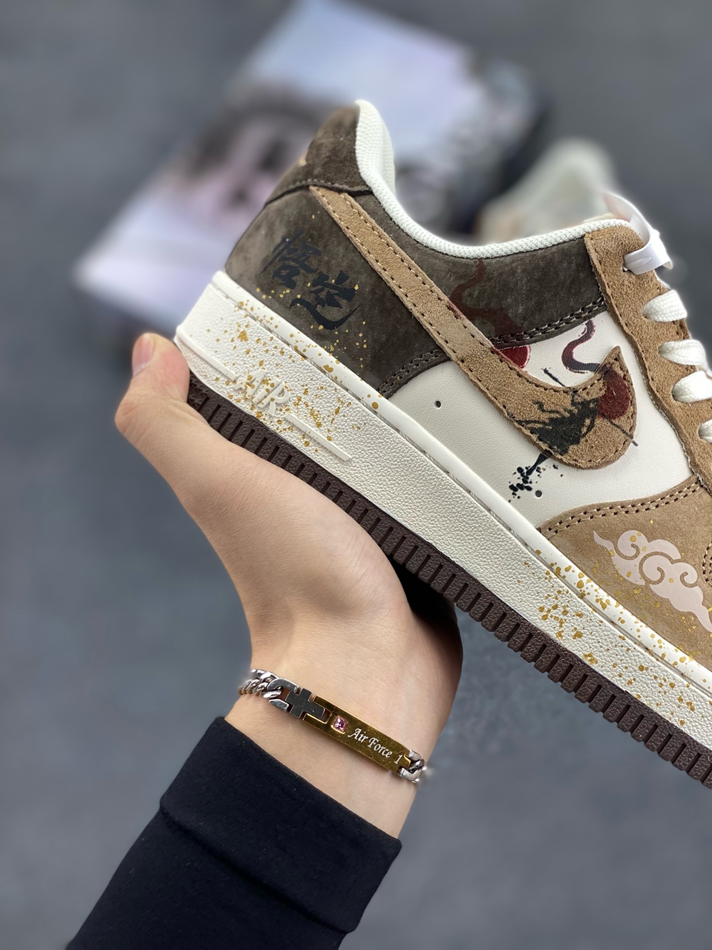 图片[6]-福利特价 NIke Air Force 1 \’07 Low “悟空”空军一号 低帮 运动鞋 休闲鞋 折边针车 工艺难度大 原楦头原纸板 原装鞋盒 定制五金配件 内置全掌气垫 原厂鞋底 货号：DM1688-803 尺码：36 36.5 37.5 38 38.5 39 40 40.5 41 42 42.5 43 44 44.5 45-选品中心