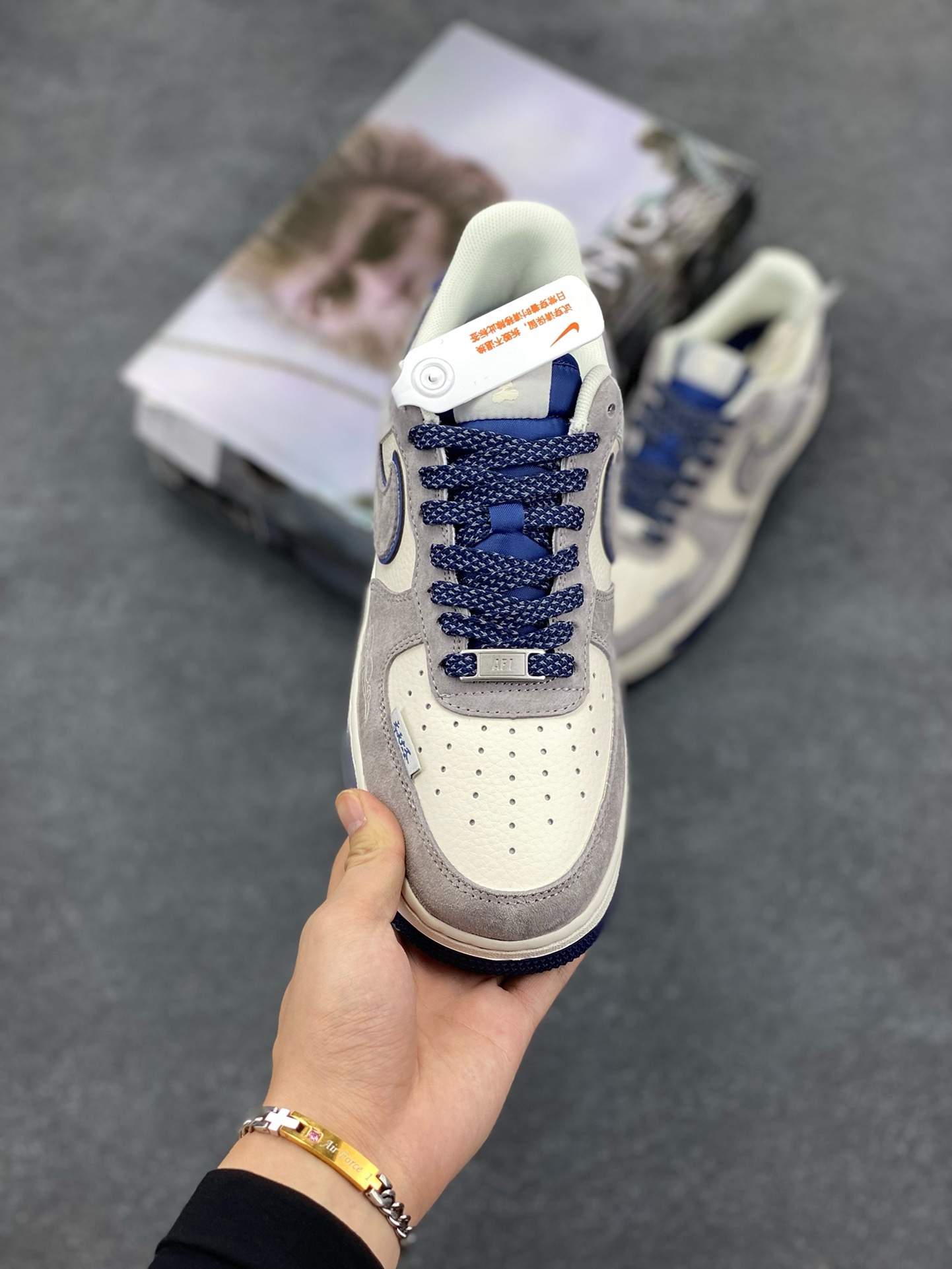 图片[2]-福利特价 NIke Air Force 1 \’07 Low “悟空涂鸦”空军一号 低帮 运动鞋 休闲鞋 折边针车 工艺难度大 原楦头原纸板 原装鞋盒 定制五金配件 内置全掌气垫 原厂鞋底 货号：DM1688-805 尺码：36 36.5 37.5 38 38.5 39 40 40.5 41 42 42.5 43 44 44.5 45-选品中心