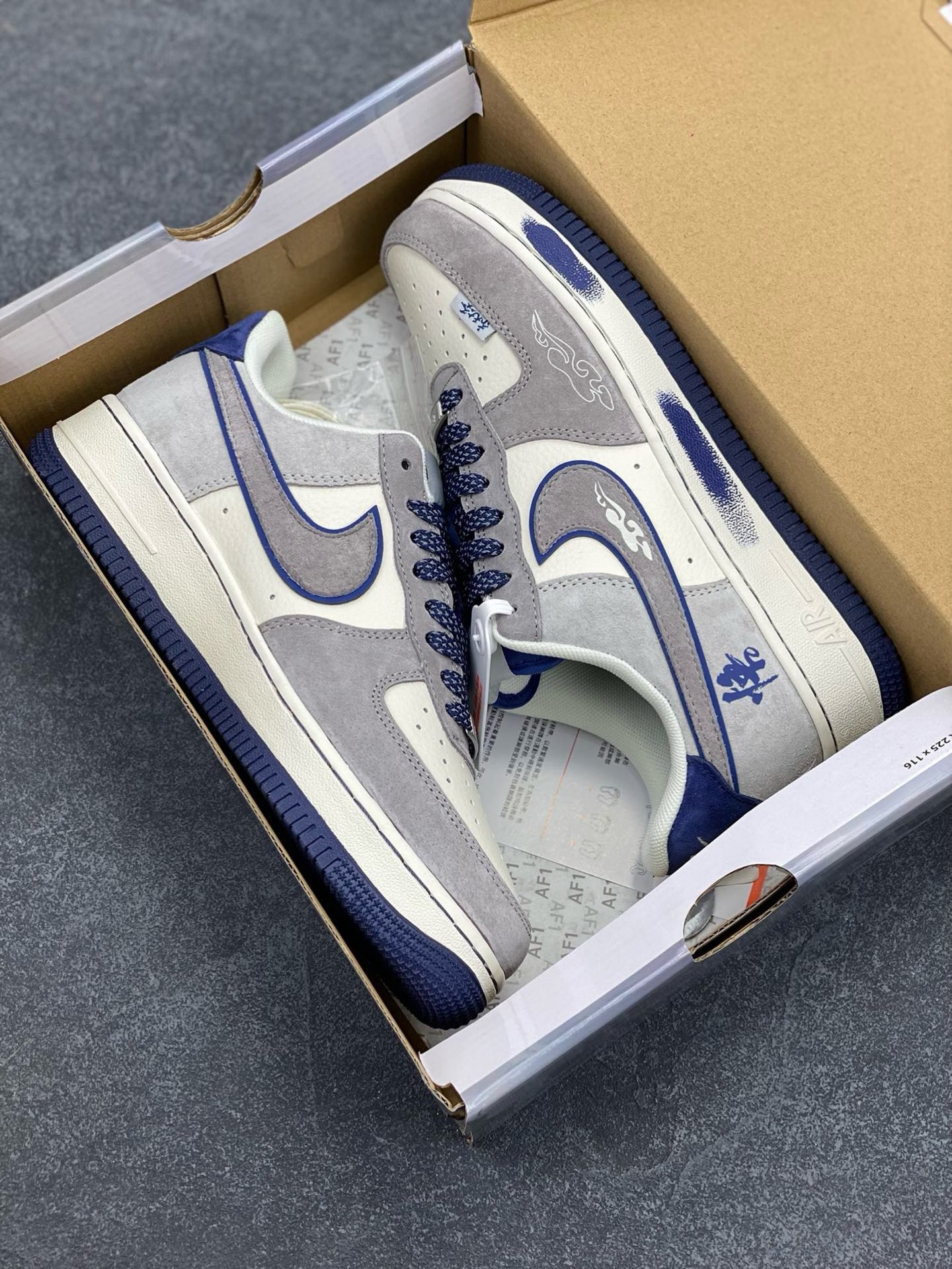 图片[9]-福利特价 NIke Air Force 1 \’07 Low “悟空涂鸦”空军一号 低帮 运动鞋 休闲鞋 折边针车 工艺难度大 原楦头原纸板 原装鞋盒 定制五金配件 内置全掌气垫 原厂鞋底 货号：DM1688-805 尺码：36 36.5 37.5 38 38.5 39 40 40.5 41 42 42.5 43 44 44.5 45-选品中心