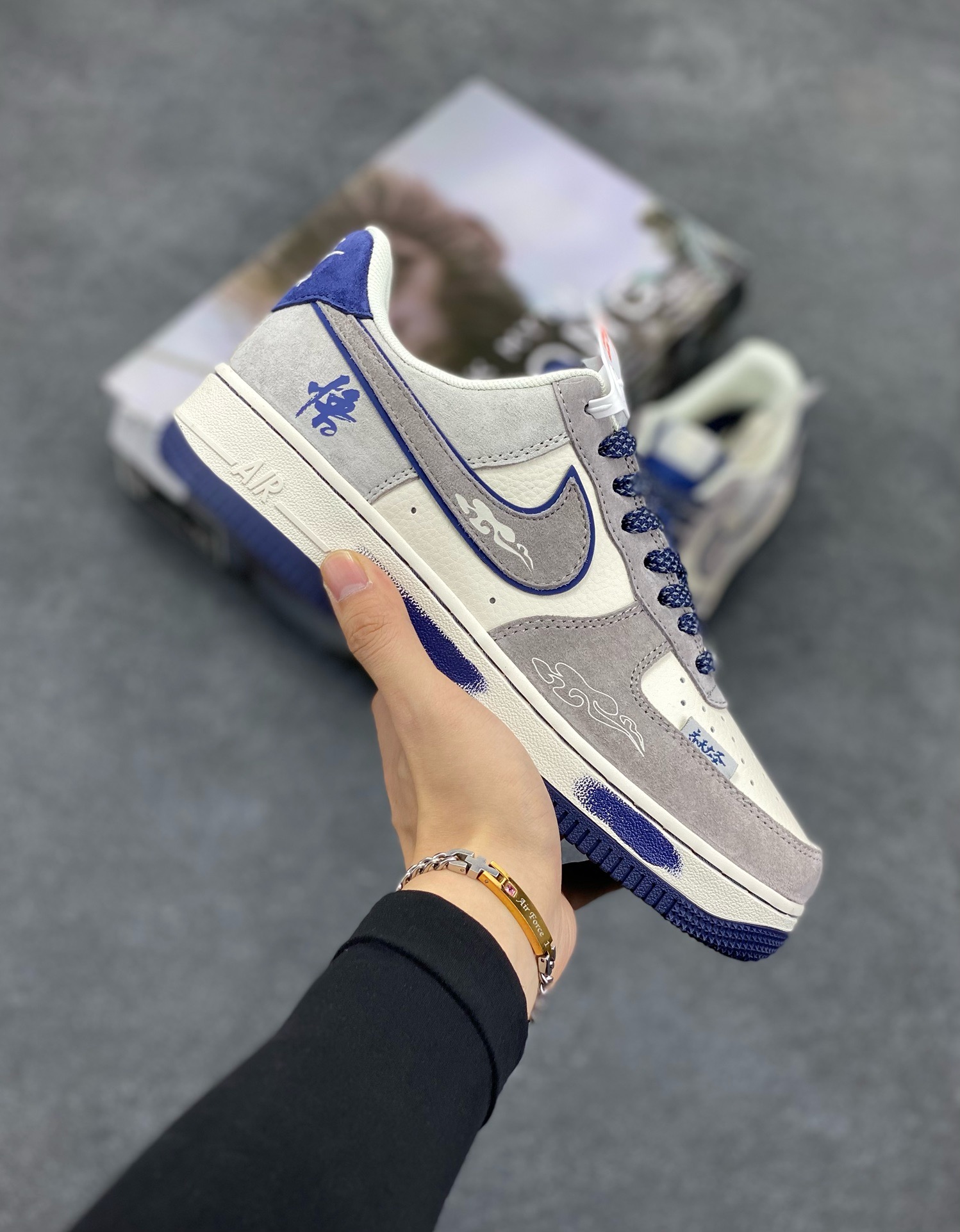 福利特价 NIke Air Force 1 \’07 Low “悟空涂鸦”空军一号 低帮 运动鞋 休闲鞋 折边针车 工艺难度大 原楦头原纸板 原装鞋盒 定制五金配件 内置全掌气垫 原厂鞋底 货号:DM1688-805 尺码:36 36.5 37.5 38 38.5 39 40 40.5 41 42 42.5 43 44 44.5 45-选品中心