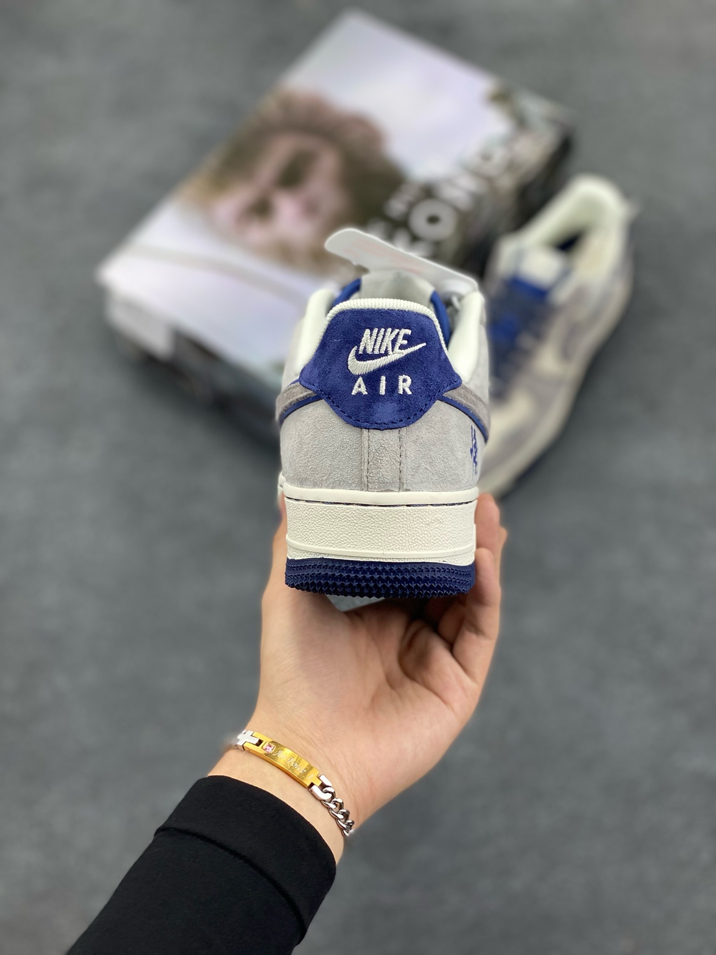 图片[4]-福利特价 NIke Air Force 1 \’07 Low “悟空涂鸦”空军一号 低帮 运动鞋 休闲鞋 折边针车 工艺难度大 原楦头原纸板 原装鞋盒 定制五金配件 内置全掌气垫 原厂鞋底 货号：DM1688-805 尺码：36 36.5 37.5 38 38.5 39 40 40.5 41 42 42.5 43 44 44.5 45-选品中心