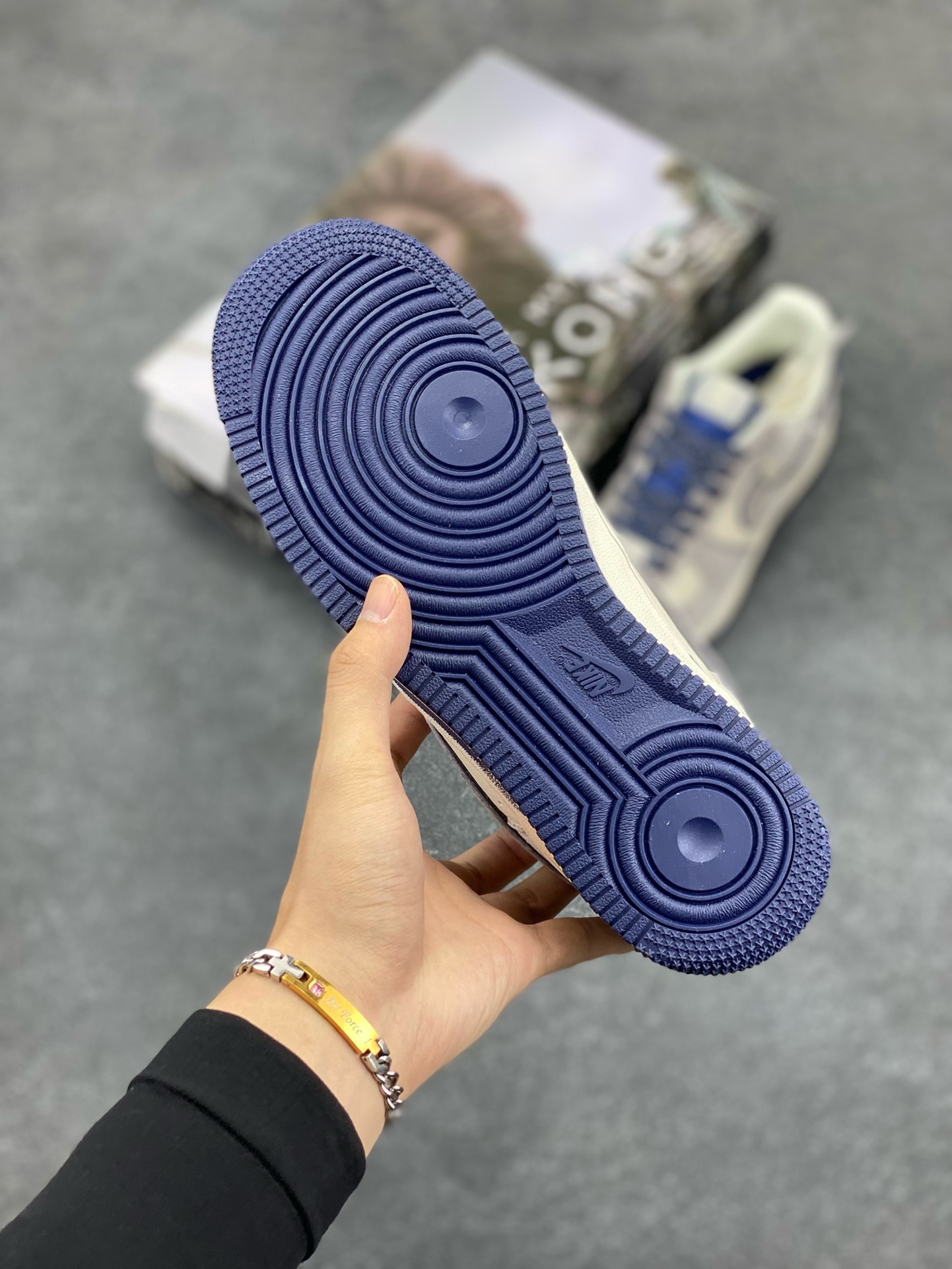 图片[5]-福利特价 NIke Air Force 1 \’07 Low “悟空涂鸦”空军一号 低帮 运动鞋 休闲鞋 折边针车 工艺难度大 原楦头原纸板 原装鞋盒 定制五金配件 内置全掌气垫 原厂鞋底 货号：DM1688-805 尺码：36 36.5 37.5 38 38.5 39 40 40.5 41 42 42.5 43 44 44.5 45-选品中心