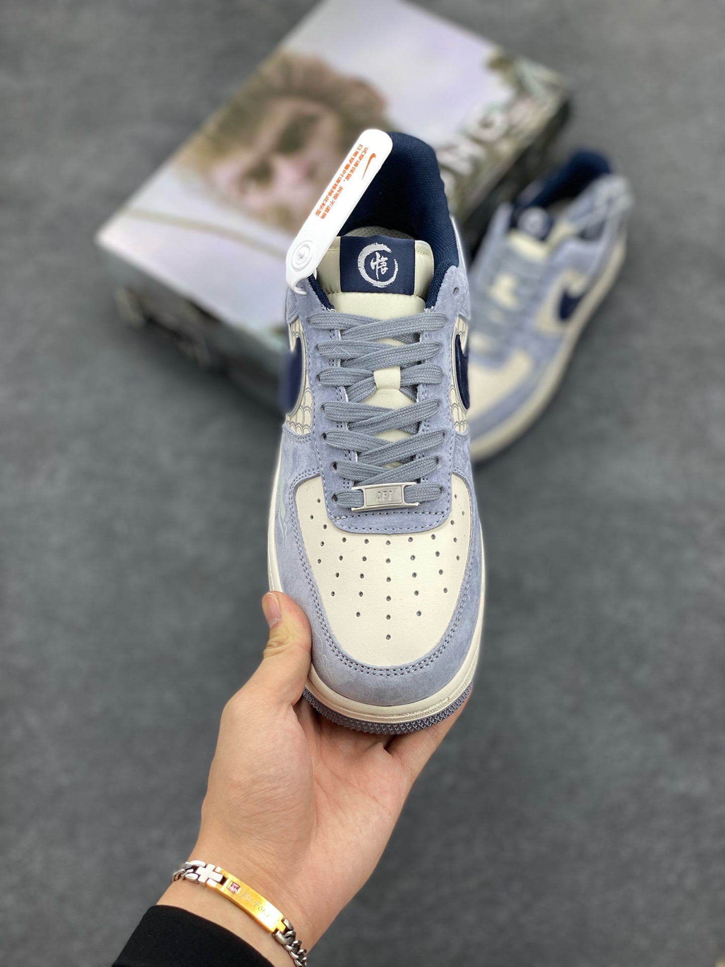 图片[2]-福利特价 NIke Air Force 1 \’07 Low “悟空”空军一号 低帮 运动鞋 休闲鞋 折边针车 工艺难度大 原楦头原纸板 原装鞋盒 定制五金配件 内置全掌气垫 原厂鞋底 货号：DM1688-806 尺码：36 36.5 37.5 38 38.5 39 40 40.5 41 42 42.5 43 44 44.5 45-选品中心