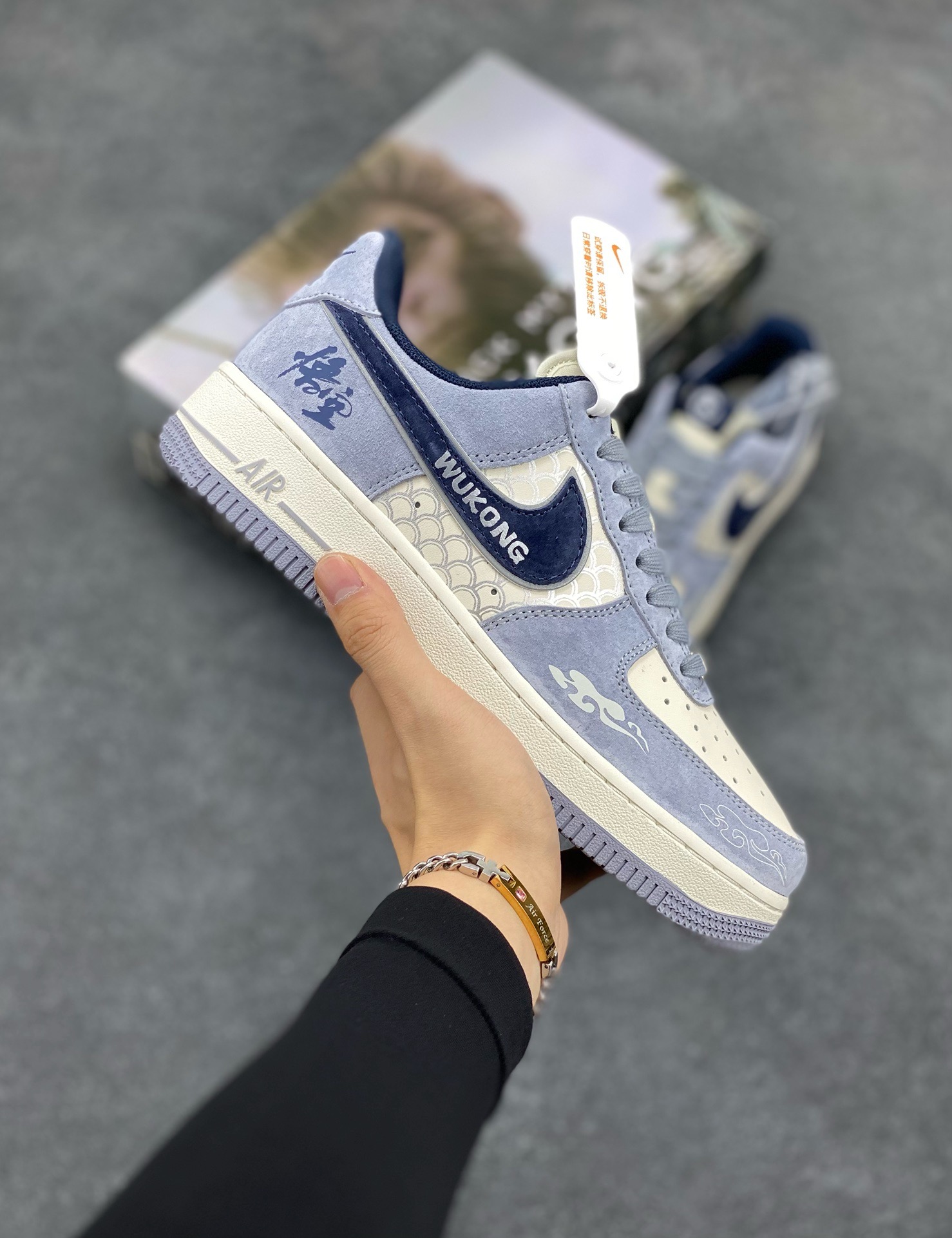 福利特价 NIke Air Force 1 \'07 Low “悟空”空军一号 低帮 运动鞋 休闲鞋 折边针车 工艺难度大 原楦头原纸板 原装鞋盒 定制五金配件 内置全掌气垫 原厂鞋底 货号：DM1688-806 尺码：36 36.5 37.5 38 38.5 39 40 40.5 41 42 42.5 43 44 44.5 45-选品中心