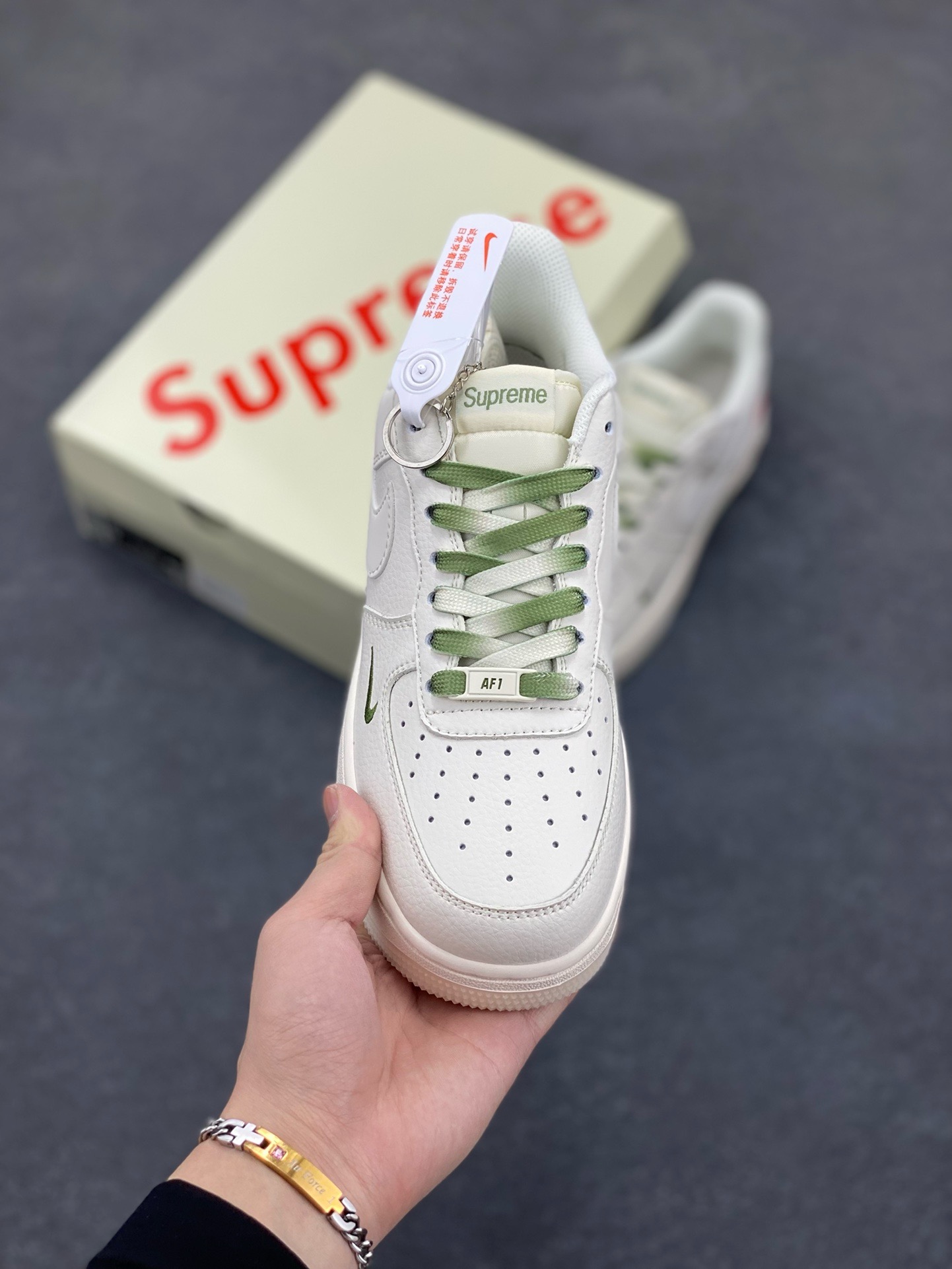 图片[2]-福利特价 NIke Air Force 1 \’07 Low “Supreme联名–米青”空军一号 低帮 运动鞋 休闲鞋 折边针车 工艺难度大 原楦头原纸板 原装鞋盒 定制五金配件 内置全掌气垫 原厂鞋底 货号：BB7577-213 尺码：36 36.5 37.5 38 38.5 39 40 40.5 41 42 42.5 43 44 44.5 45-选品中心