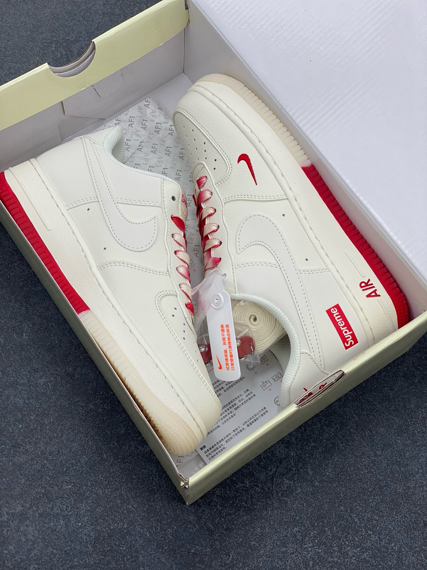 图片[9]-福利特价 NIke Air Force 1 \’07 Low “Supreme联名–米红双拼”空军一号 低帮 运动鞋 休闲鞋 折边针车 工艺难度大 原楦头原纸板 原装鞋盒 定制五金配件 内置全掌气垫 原厂鞋底 货号：BB7577-216 尺码：36 36.5 37.5 38 38.5 39 40 40.5 41 42 42.5 43 44 44.5 45-选品中心