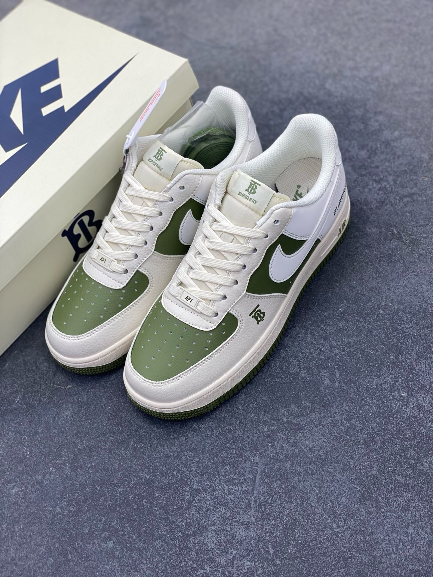 图片[8]-福利特价 NIke Air Force 1 \’07 Low “巴宝莉联名–米白艾青”空军一号 低帮 运动鞋 休闲鞋 折边针车 工艺难度大 原楦头原纸板 原装鞋盒 定制五金配件 内置全掌气垫 原厂鞋底 货号：BB8588-221 尺码：36 36.5 37.5 38 38.5 39 40 40.5 41 42 42.5 43 44 44.5 45-选品中心