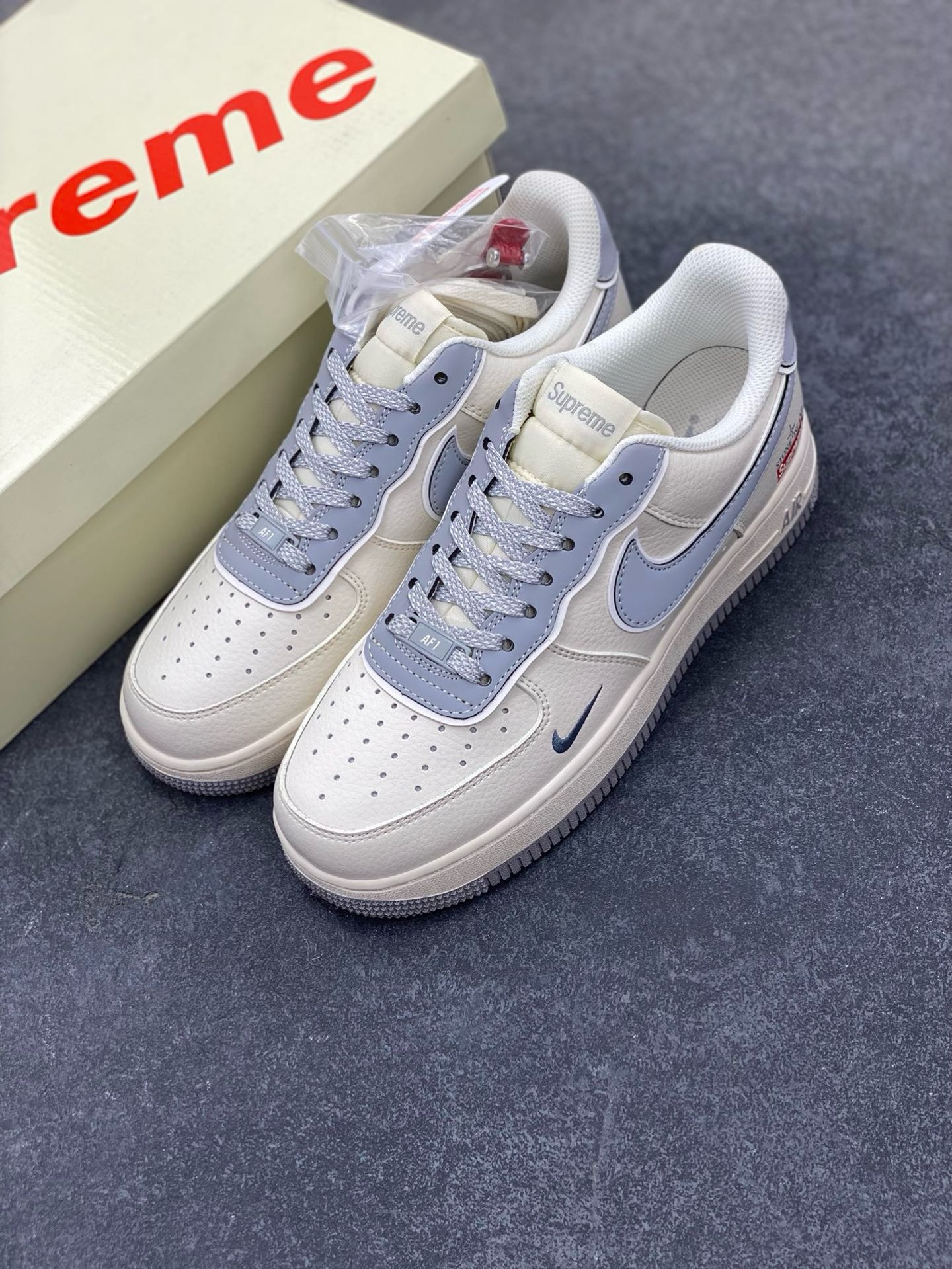 图片[8]-福利特价 NIke Air Force 1 \’07 Low “石头岛Supreme联名——米白星灰”空军一号 低帮 运动鞋 休闲鞋 折边针车 工艺难度大 原楦头原纸板 原装鞋盒 定制五金配件 内置全掌气垫 原厂鞋底 货号：BB1616-303 尺码：36 36.5 37.5 38 38.5 39 40 40.5 41 42 42.5 43 44 44.5 45-选品中心