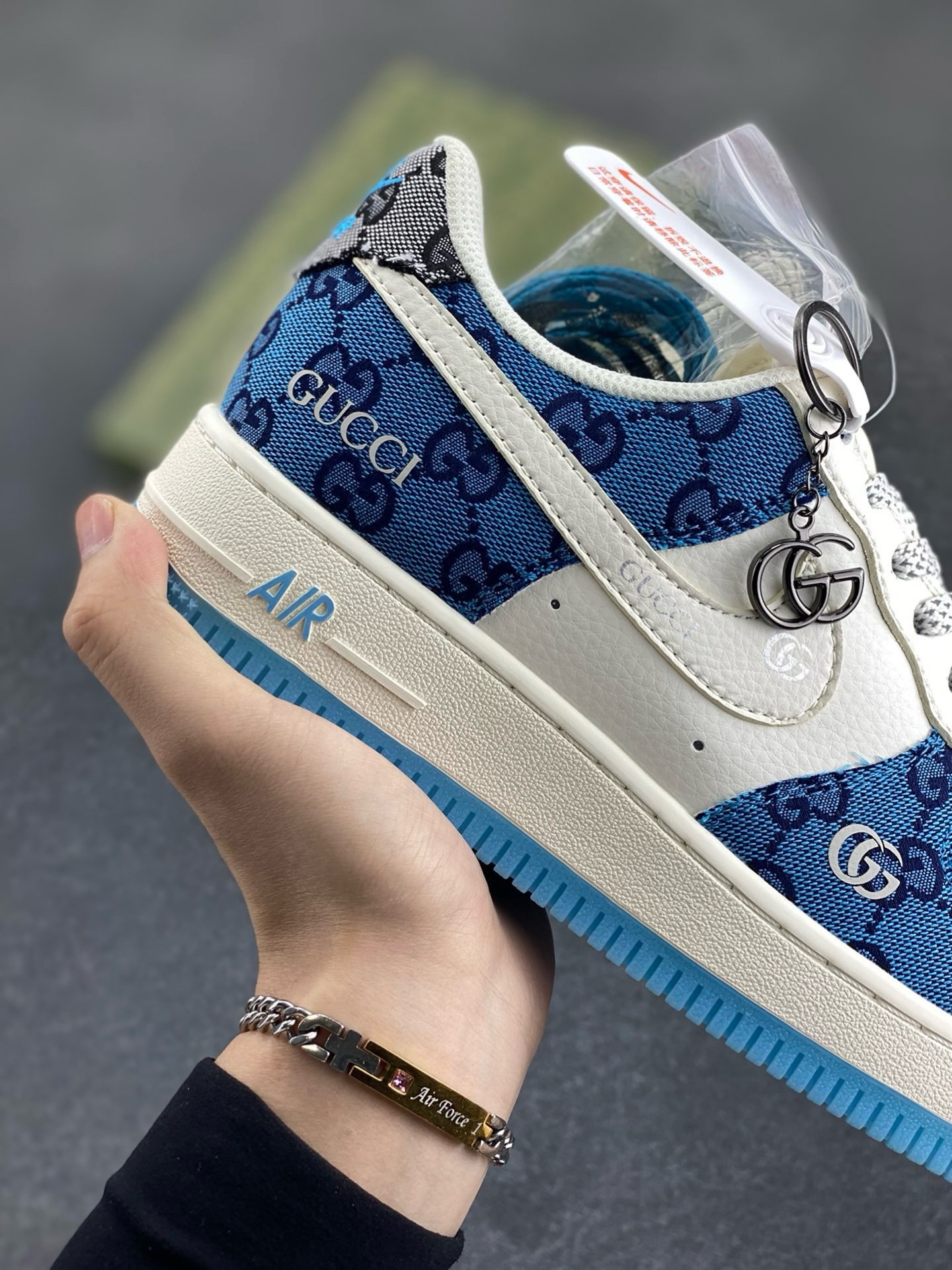 图片[6]-福利特价 NIke Air Force 1 \’07 Low “古驰联名–蓝花纹”空军一号 低帮 运动鞋 休闲鞋 折边针车 工艺难度大 原楦头原纸板 原装鞋盒 定制五金配件 内置全掌气垫 原厂鞋底 货号：BB9577-101 尺码：36 36.5 37.5 38 38.5 39 40 40.5 41 42 42.5 43 44 44.5 45-选品中心