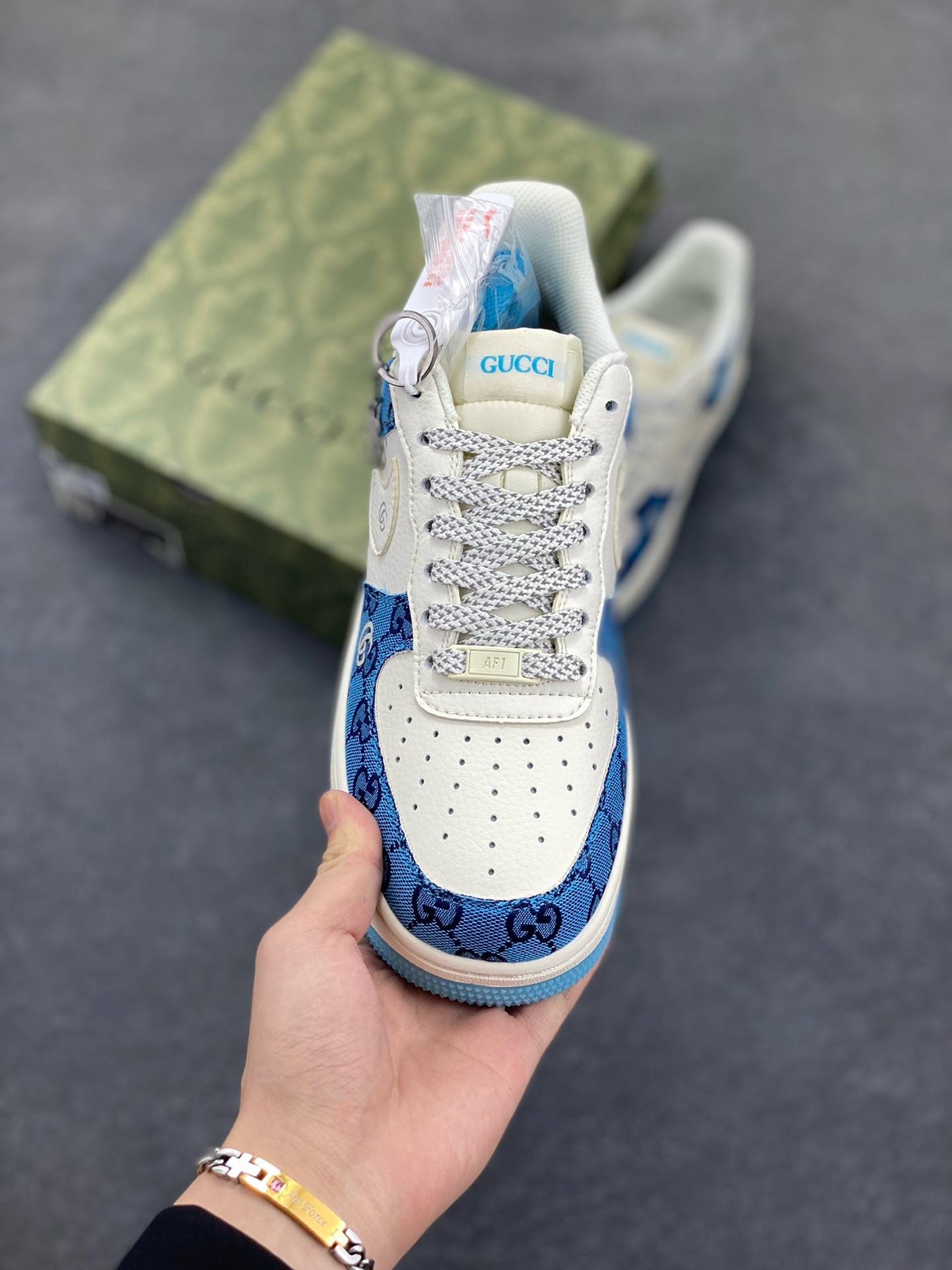 图片[2]-福利特价 NIke Air Force 1 \’07 Low “古驰联名–蓝花纹”空军一号 低帮 运动鞋 休闲鞋 折边针车 工艺难度大 原楦头原纸板 原装鞋盒 定制五金配件 内置全掌气垫 原厂鞋底 货号：BB9577-101 尺码：36 36.5 37.5 38 38.5 39 40 40.5 41 42 42.5 43 44 44.5 45-选品中心