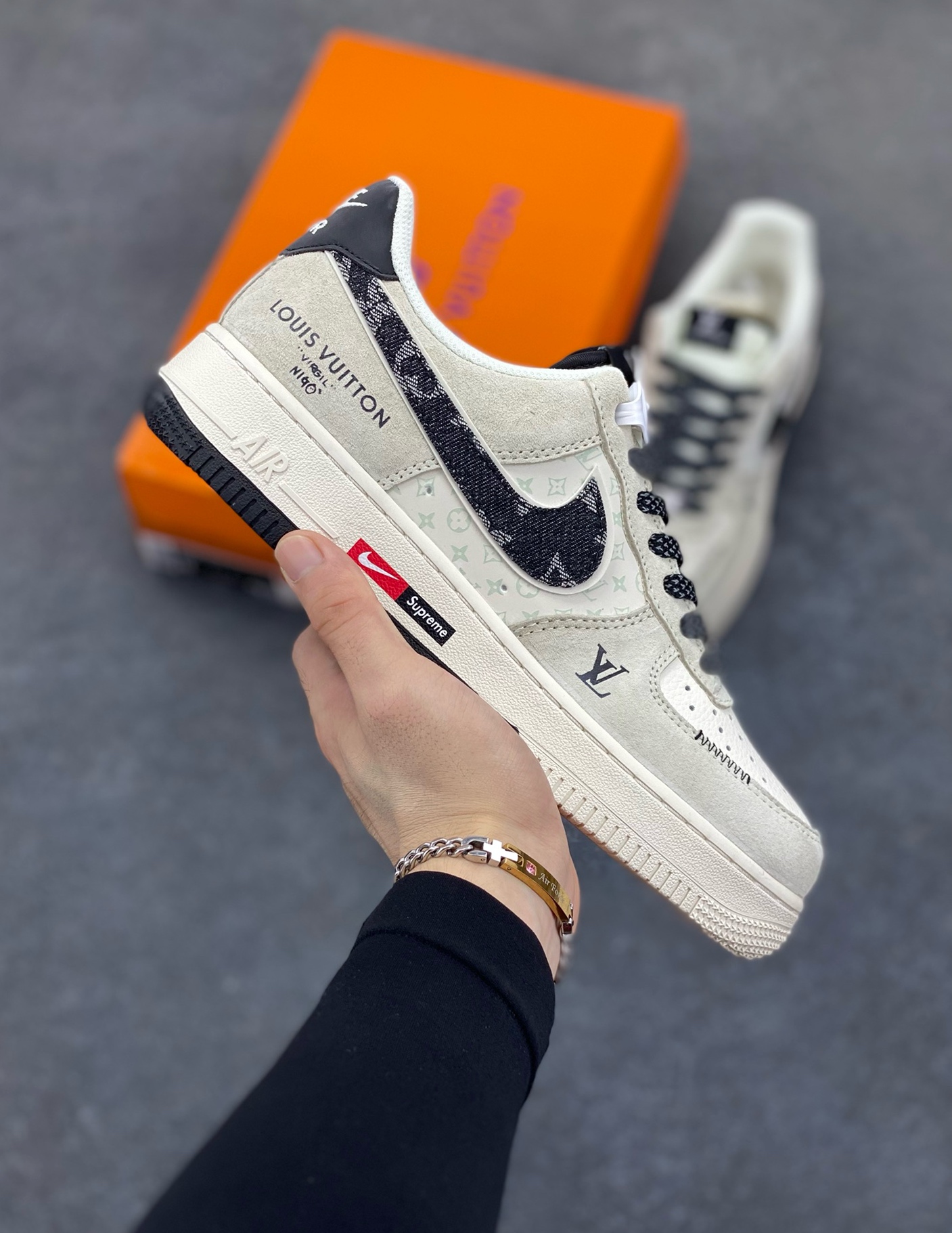Nike Air Force 1 \'07 Low “LV联名——猪八米白黑”空军一号 低帮 运动鞋 休闲鞋 折边针车 工艺难度大 原楦头原纸板 原装鞋盒 定制五金配件 内置全掌气垫 原厂鞋底 货号：MZ9588-801 尺码：36 36.5 37.5 38 38.5 39 40 40.5 41 42 42.5 43 44 44.5 45-选品中心