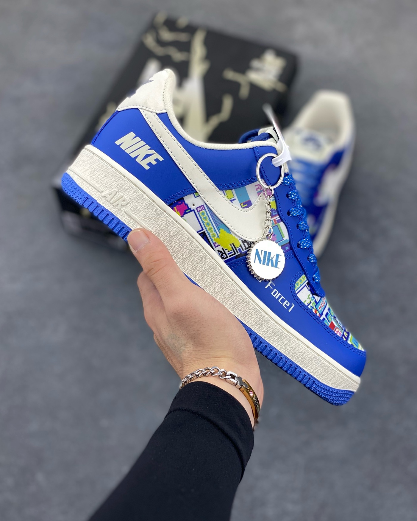 Nike Air Force 1 \'07 Low “NIKE联名——双拼蓝白勾”空军一号 低帮 运动鞋 休闲鞋 折边针车 工艺难度大 原楦头原纸板 原装鞋盒 定制五金配件 内置全掌气垫 原厂鞋底 货号：KJ1688-009 尺码：36 36.5 37.5 38 38.5 39 40 40.5 41 42 42.5 43 44 44.5 45-选品中心