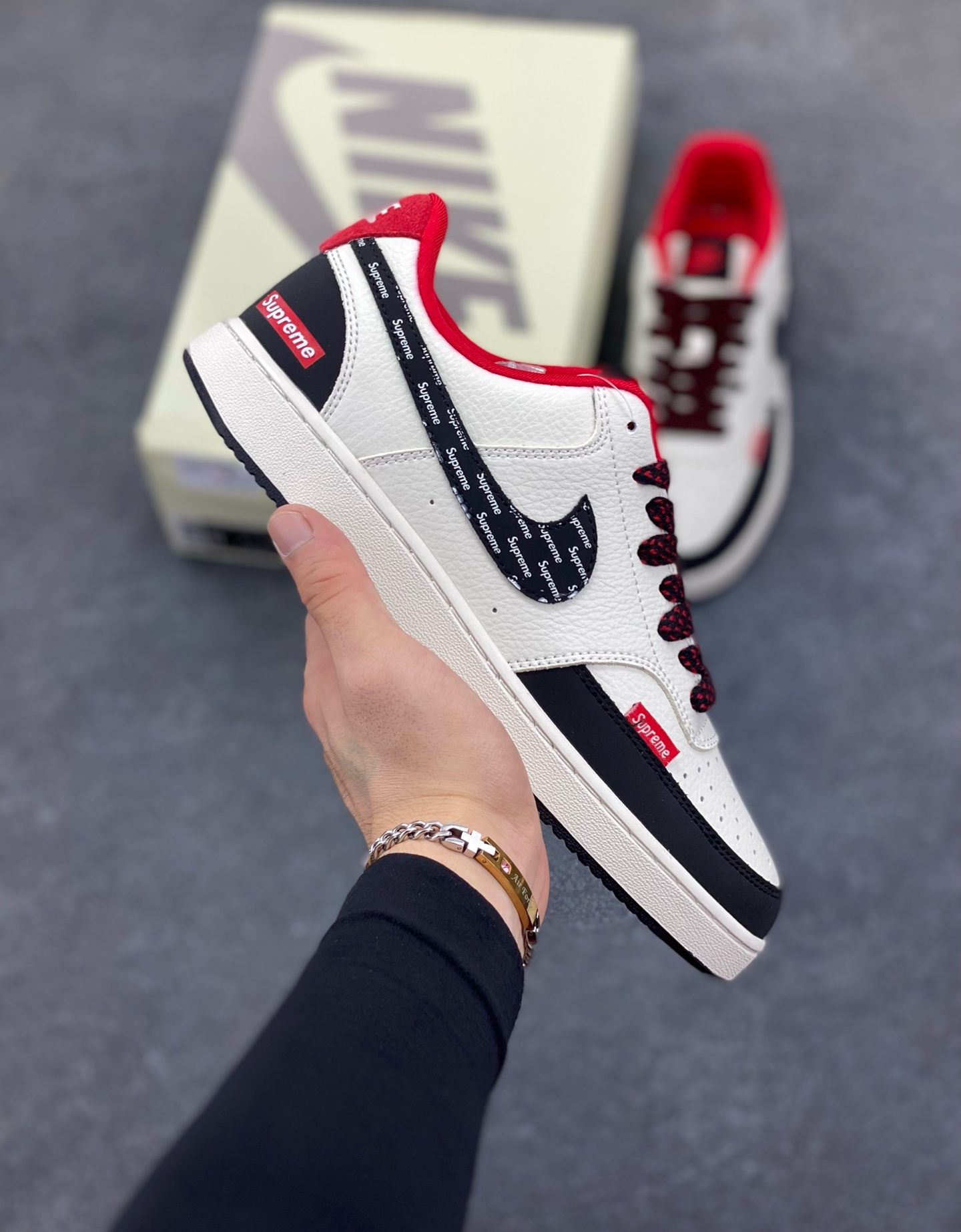 福利特价 海外爆款 ZP订单 NIKE EBERNON Low prm 小空军低帮百搭透气休闲运动板鞋 独家头层版本 原数据独家私模大底 纯正版型 清洁度完美 货号：FD5188-132 尺码：36 36.5 37.5 38 38.5 39 40 40.5 41 42 42.5 43 44 44.5 45-选品中心