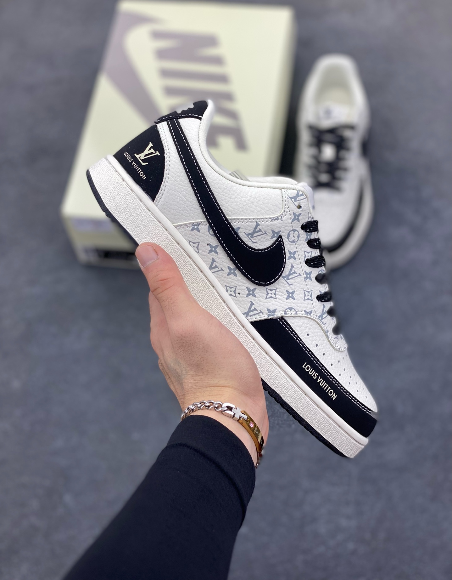 福利特价 海外爆款 ZP订单 NIKE EBERNON Low prm 小空军低帮百搭透气休闲运动板鞋 独家头层版本 原数据独家私模大底 纯正版型 清洁度完美 货号:FD5188-201 尺码:36 36.5 37.5 38 38.5 39 40 40.5 41 42 42.5 43 44 44.5 45-选品中心