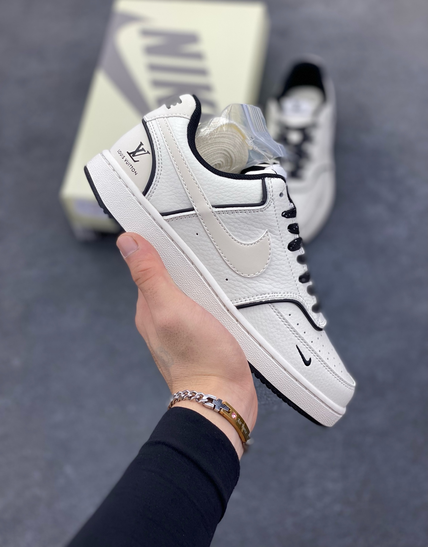 福利特价 海外爆款 ZP订单 NIKE EBERNON Low prm 小空军低帮百搭透气休闲运动板鞋 独家头层版本 原数据独家私模大底 纯正版型 清洁度完美 货号：FD5188-121 尺码：36 36.5 37.5 38 38.5 39 40 40.5 41 42 42.5 43 44 44.5 45-选品中心