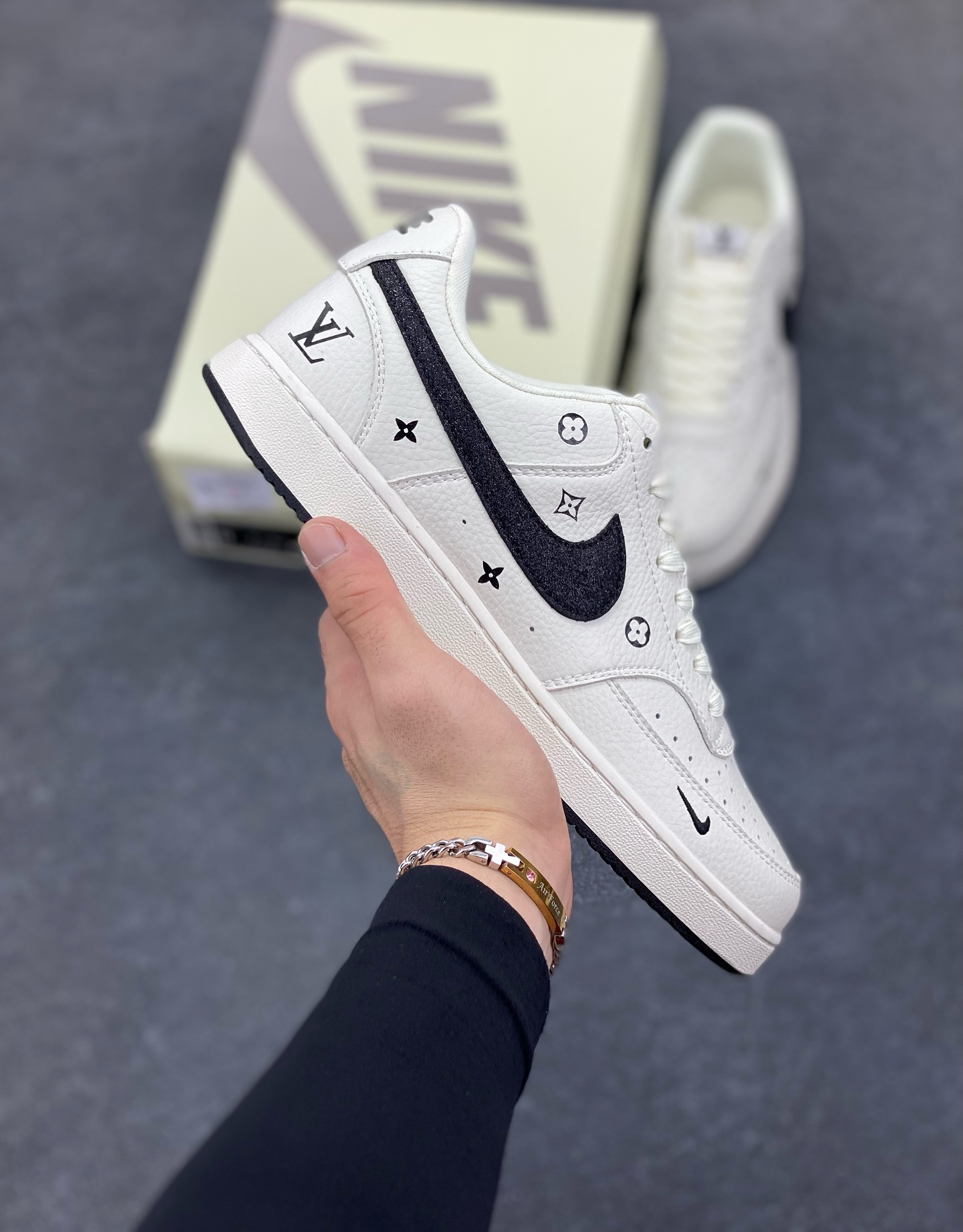 福利特价 海外爆款 ZP订单 NIKE EBERNON Low prm 小空军低帮百搭透气休闲运动板鞋 独家头层版本 原数据独家私模大底 纯正版型 清洁度完美 货号：FD5188-131 尺码：36 36.5 37.5 38 38.5 39 40 40.5 41 42 42.5 43 44 44.5 45-选品中心