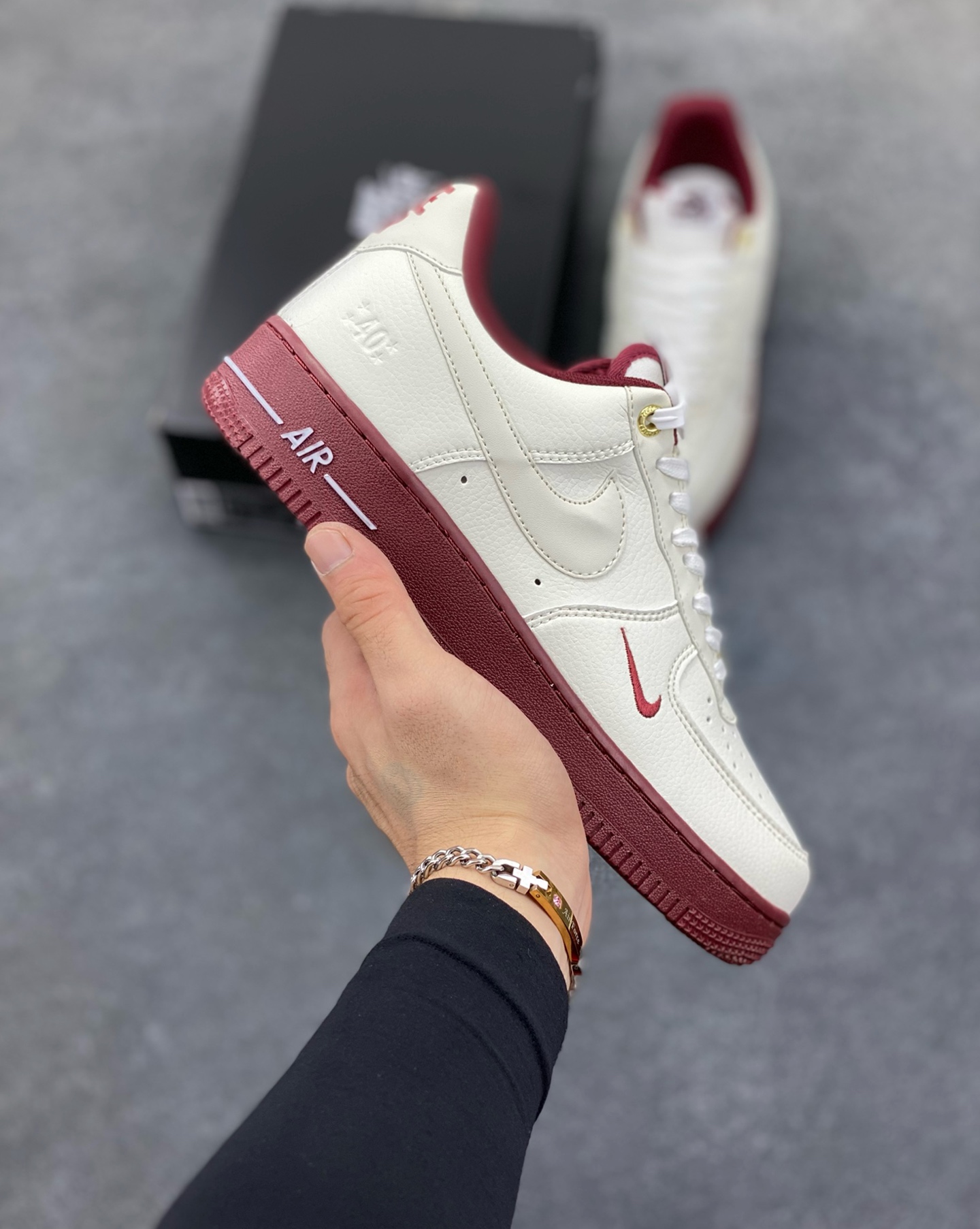 福利特价 Nike Air Force 1 Low 40周年米白红 空军一号低帮运动休闲板鞋 原楦头原纸板 打造纯正空军版型 专注外贸渠道 全掌内置蜂窝气垫 原盒配件 原厂中底钢印、拉帮完美 货号:DQ7582-100 尺码:36 36.5 37.5 38 38.5 39 40 40.5 41 42 42.5 43 44 44.5 45-选品中心