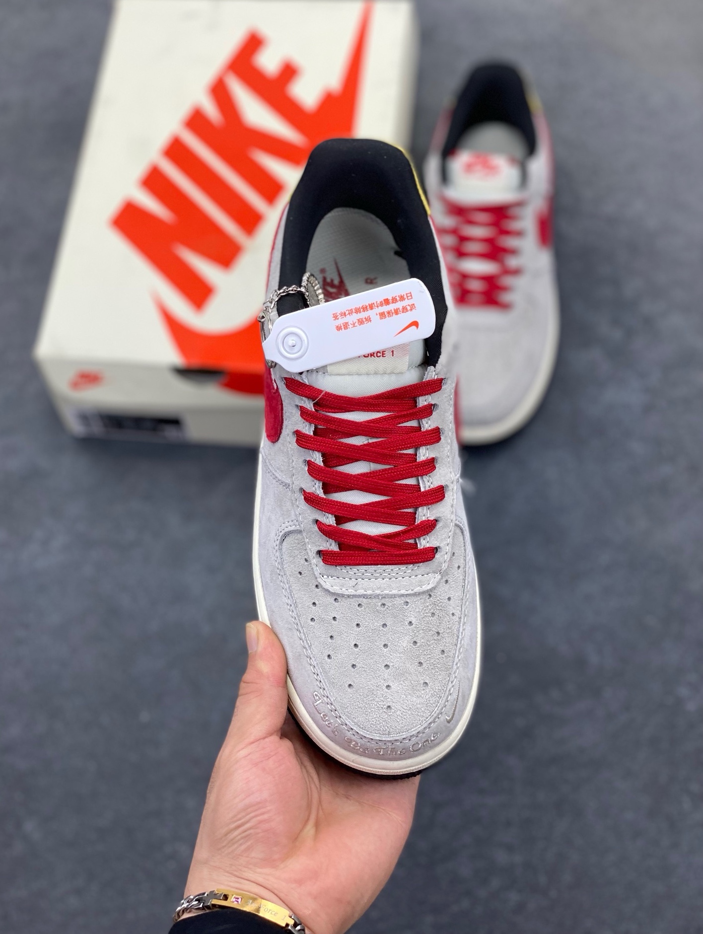 图片[2]-NIke Air Force 1 \’07 Low “万圣节联名–红灰猪八”空军一号 低帮 运动鞋 休闲鞋 折边针车 工艺难度大 原楦头原纸板 原装鞋盒 定制五金配件 内置全掌气垫 原厂鞋底 货号：KK1988-020 尺码：36 36.5 37.5 38 38.5 39 40 40.5 41 42 42.5 43 44 44.5 45-选品中心