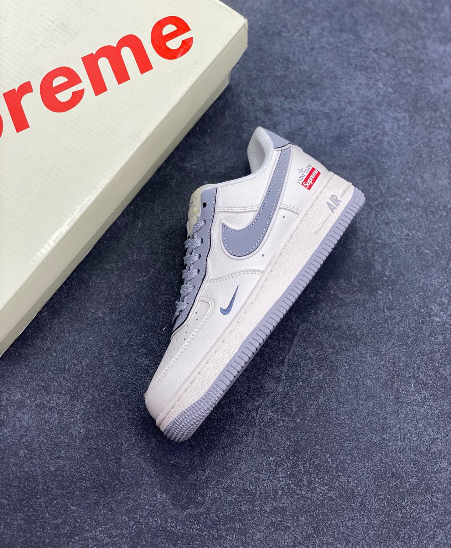 图片[7]-福利特价 NIke Air Force 1 \’07 Low “石头岛Supreme联名——米白星灰”空军一号 低帮 运动鞋 休闲鞋 折边针车 工艺难度大 原楦头原纸板 原装鞋盒 定制五金配件 内置全掌气垫 原厂鞋底 货号：BB1616-303 尺码：36 36.5 37.5 38 38.5 39 40 40.5 41 42 42.5 43 44 44.5 45-选品中心