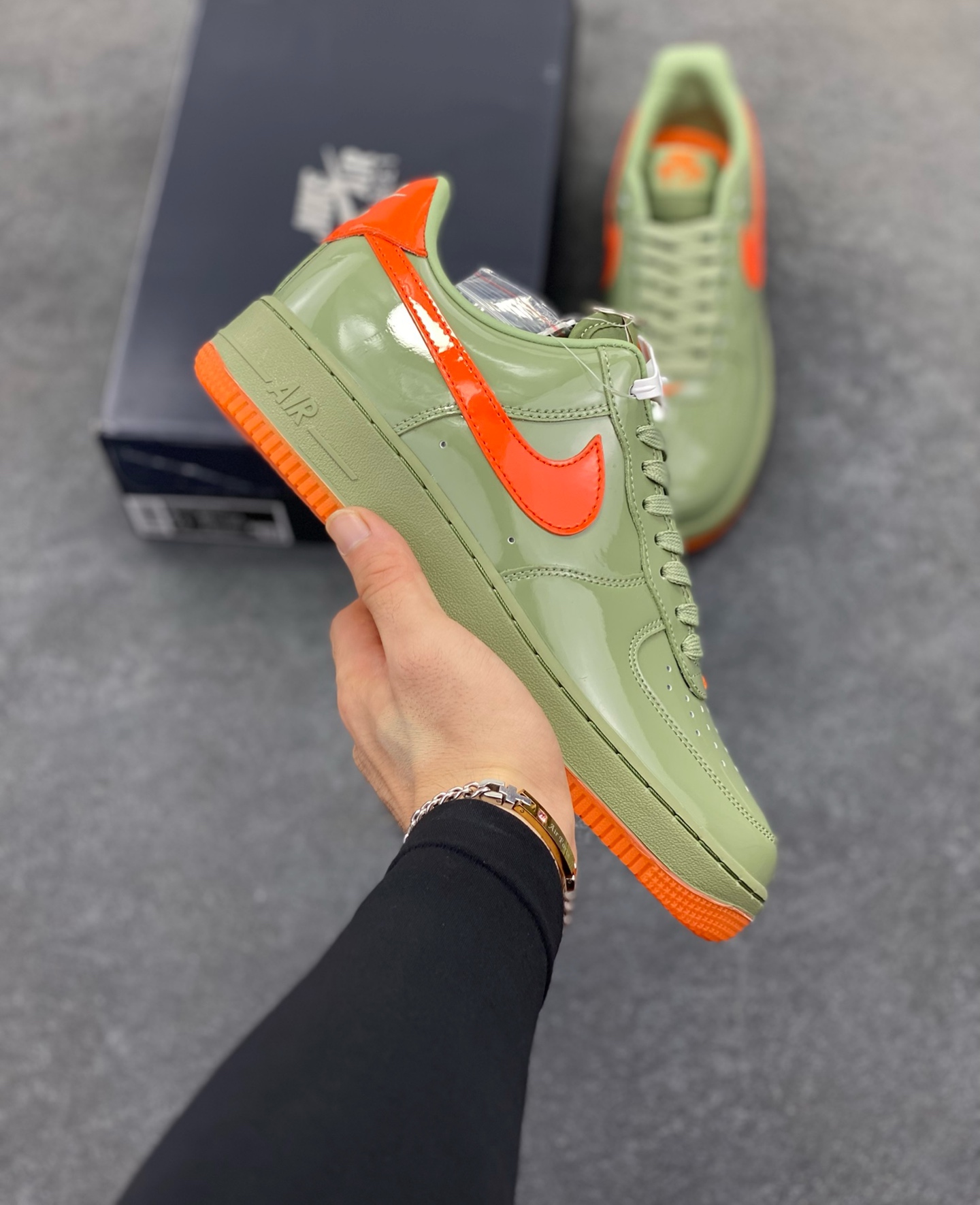 Nike Air Force 1 Low 镜面绿橙勾 空军一号低帮运动休闲板鞋 原楦头原纸板 打造纯正空军版型#专注外贸渠道 全掌内置蜂窝气垫 #原盒配件 原厂中底钢印、拉帮完美 货号：HJ9918-386 尺码：36 36.5 37.5 38 38.5 39 40 40.5 41 42 42.5 43 44 44.5 45-选品中心
