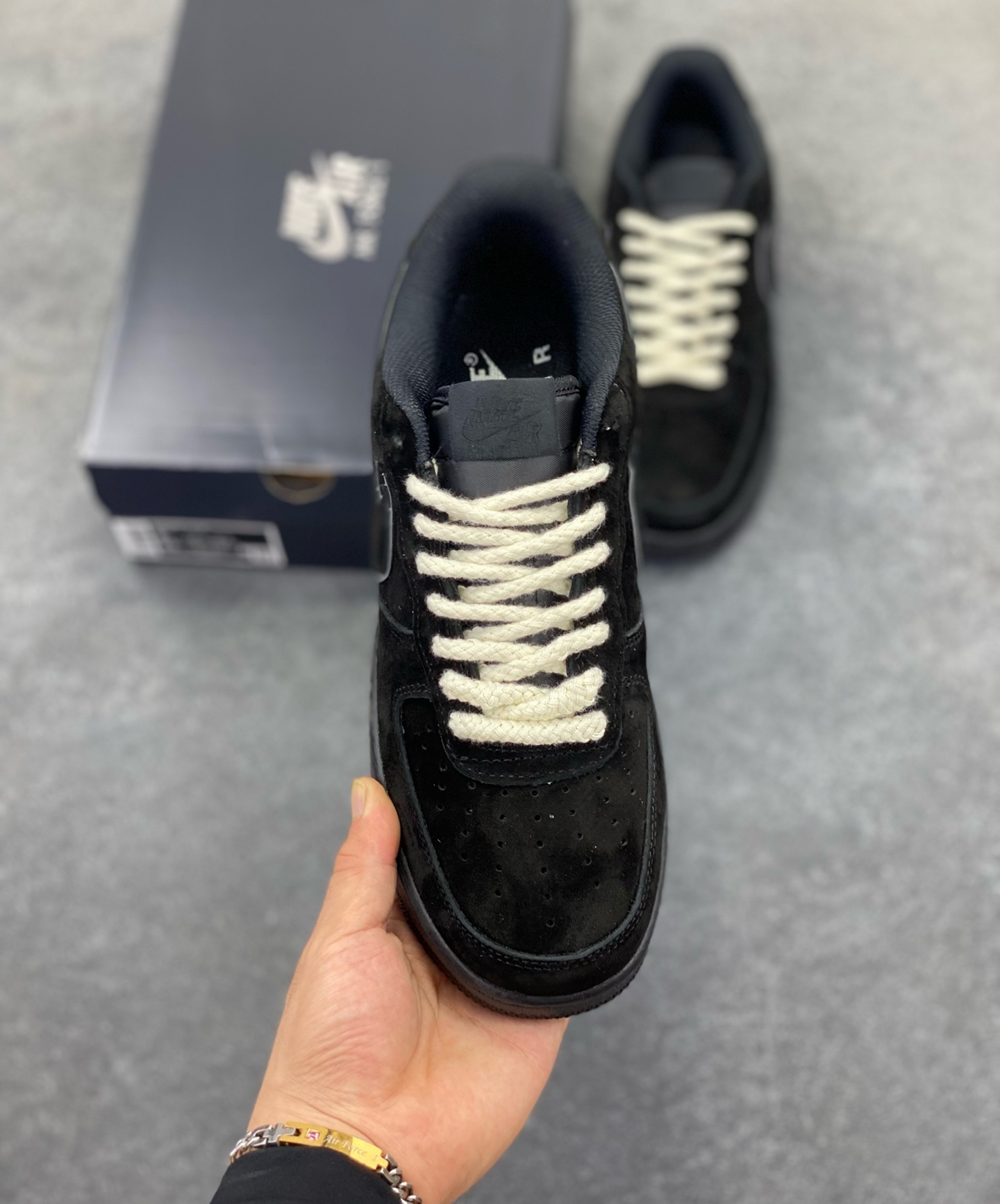 图片[2]-Nike Air Force 1 Low 空军一号低帮百搭休闲运动板鞋。柔软、弹性十足的缓震性能和出色的中底设计，横跨复古与现代的外型结合，造就出风靡全球三十多年的Force 1，直到今天还深受青睐。 货号：CW2288-111 尺码：36 36.5 37.5 38 38.5 39 40 40.5 41 42 42.5 43 44 44.5 45-选品中心
