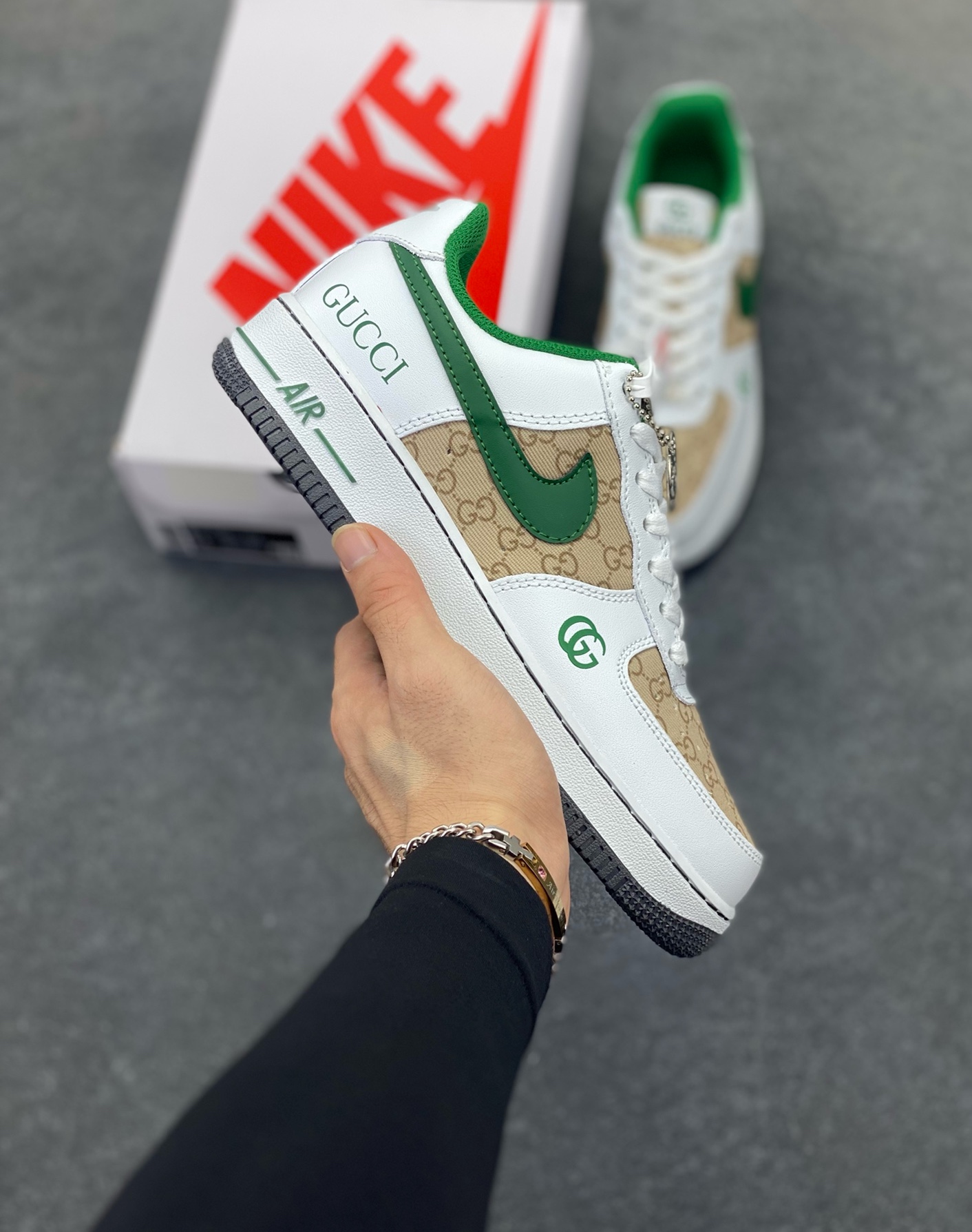 NIke Air Force 1 \'07 Low “古驰联名——花纹草绿”空军一号 低帮 运动鞋 休闲鞋 折边针车 工艺难度大 原楦头原纸板 原装鞋盒 定制五金配件 内置全掌气垫 原厂鞋底 货号：AH8462-004 尺码：36 36.5 37.5 38 38.5 39 40 40.5 41 42 42.5 43 44 44.5 45-选品中心