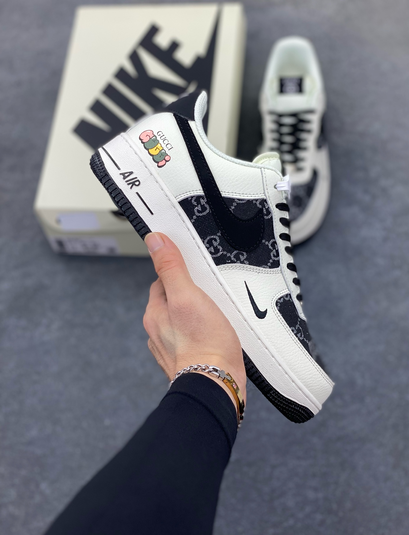 Nike Air Force 1 Low 空军一号低帮百搭休闲运动板鞋。柔软、弹性十足的缓震性能和出色的中底设计，横跨复古与现代的外型结合，造就出风靡全球三十多年的Force 1，直到今天还深受青睐。 货号：CS0601-571 尺码：36 36.5 37.5 38 38.5 39 40 40.5 41 42 42.5 43 44 44.5 45-选品中心