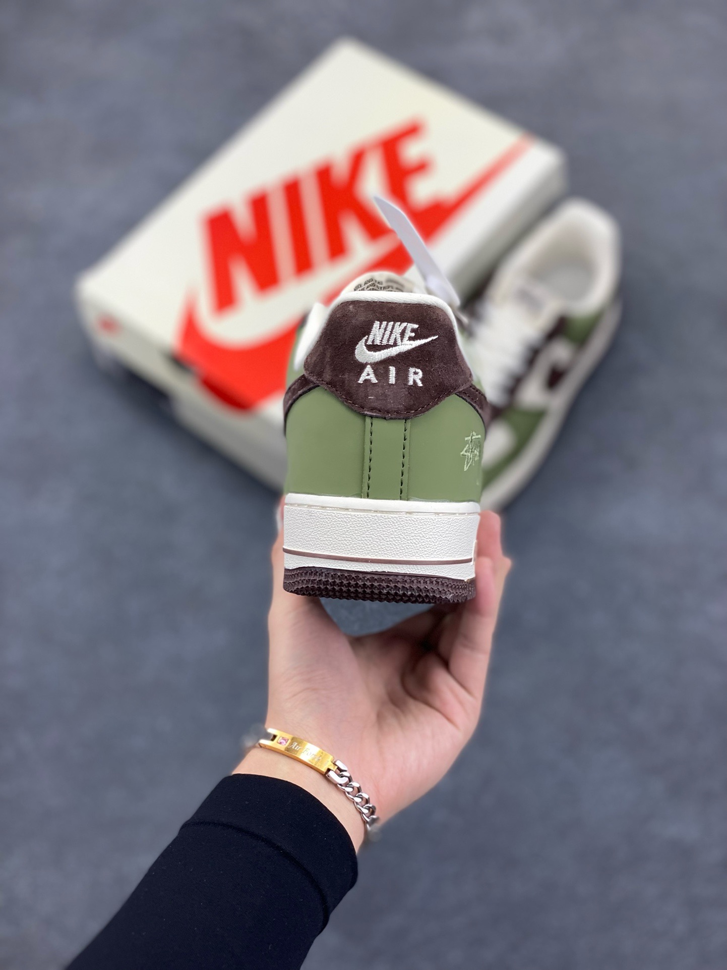 图片[4]-NIke Air Force 1 \’07 Low “斯图西联名–绿棕”空军一号 低帮 运动鞋 休闲鞋 折边针车 工艺难度大 原楦头原纸板 原装鞋盒 定制五金配件 内置全掌气垫 原厂鞋底 货号：KK1988-038 尺码：36 36.5 37.5 38 38.5 39 40 40.5 41 42 42.5 43 44 44.5 45-选品中心