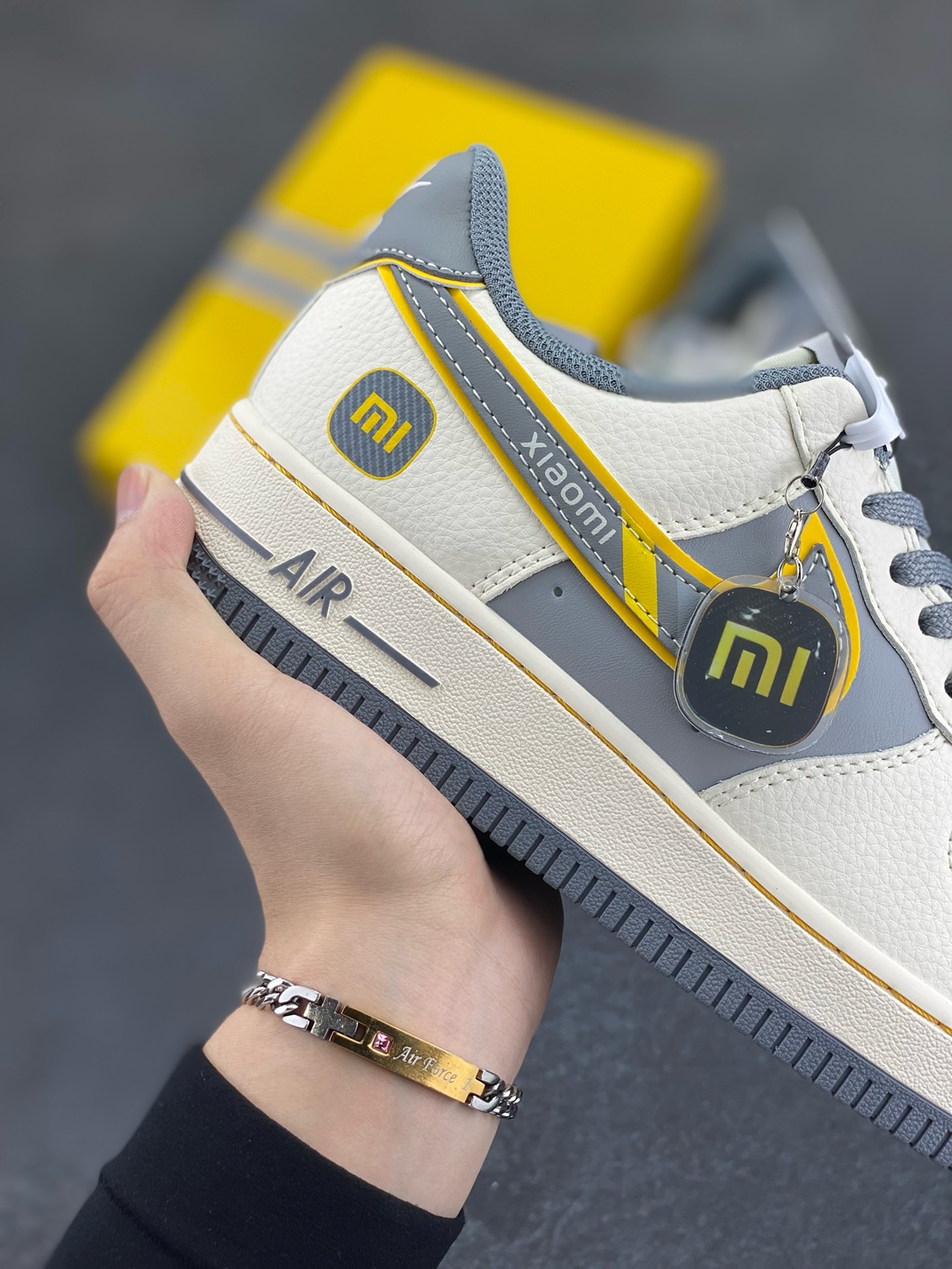 图片[6]-NIke Air Force 1 \’07 Low “xiaomi联名——寒武岩灰”空军一号 低帮 运动鞋 休闲鞋 折边针车 工艺难度大 原楦头原纸板 原装鞋盒 定制五金配件 内置全掌气垫 原厂鞋底 货号：XX3168-201 尺码：36 36.5 37.5 38 38.5 39 40 40.5 41 42 42.5 43 44 44.5 45-选品中心