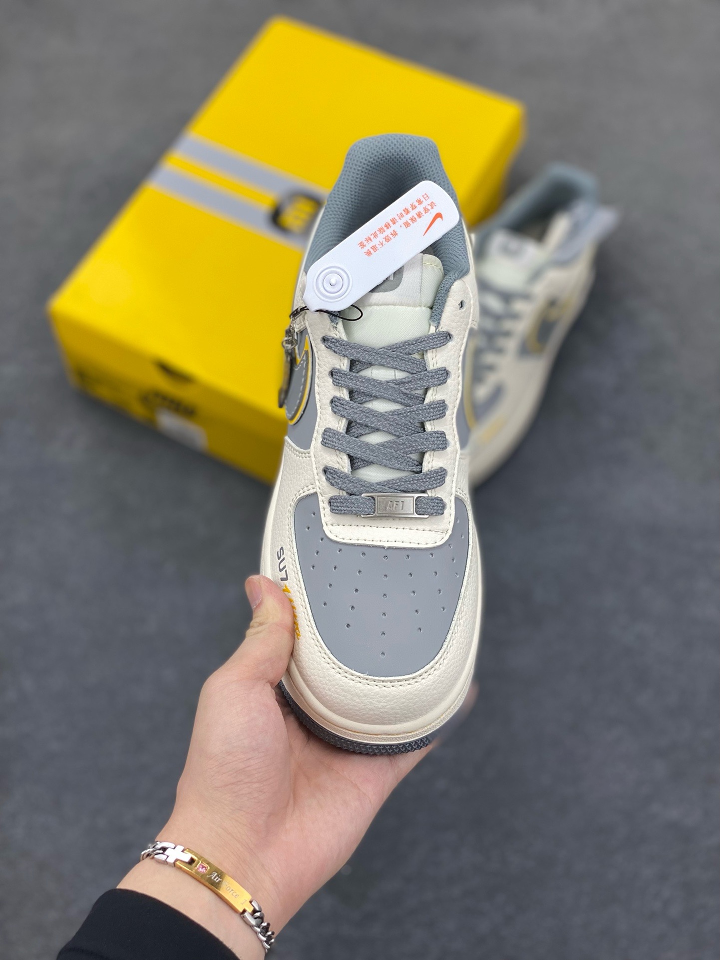 图片[2]-NIke Air Force 1 \’07 Low “xiaomi联名——寒武岩灰”空军一号 低帮 运动鞋 休闲鞋 折边针车 工艺难度大 原楦头原纸板 原装鞋盒 定制五金配件 内置全掌气垫 原厂鞋底 货号：XX3168-201 尺码：36 36.5 37.5 38 38.5 39 40 40.5 41 42 42.5 43 44 44.5 45-选品中心