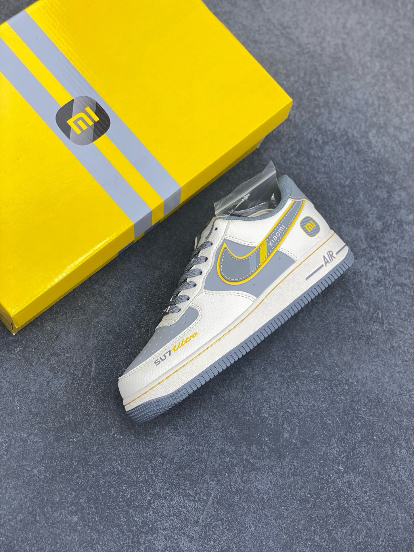 图片[7]-NIke Air Force 1 \’07 Low “xiaomi联名——寒武岩灰”空军一号 低帮 运动鞋 休闲鞋 折边针车 工艺难度大 原楦头原纸板 原装鞋盒 定制五金配件 内置全掌气垫 原厂鞋底 货号：XX3168-201 尺码：36 36.5 37.5 38 38.5 39 40 40.5 41 42 42.5 43 44 44.5 45-选品中心