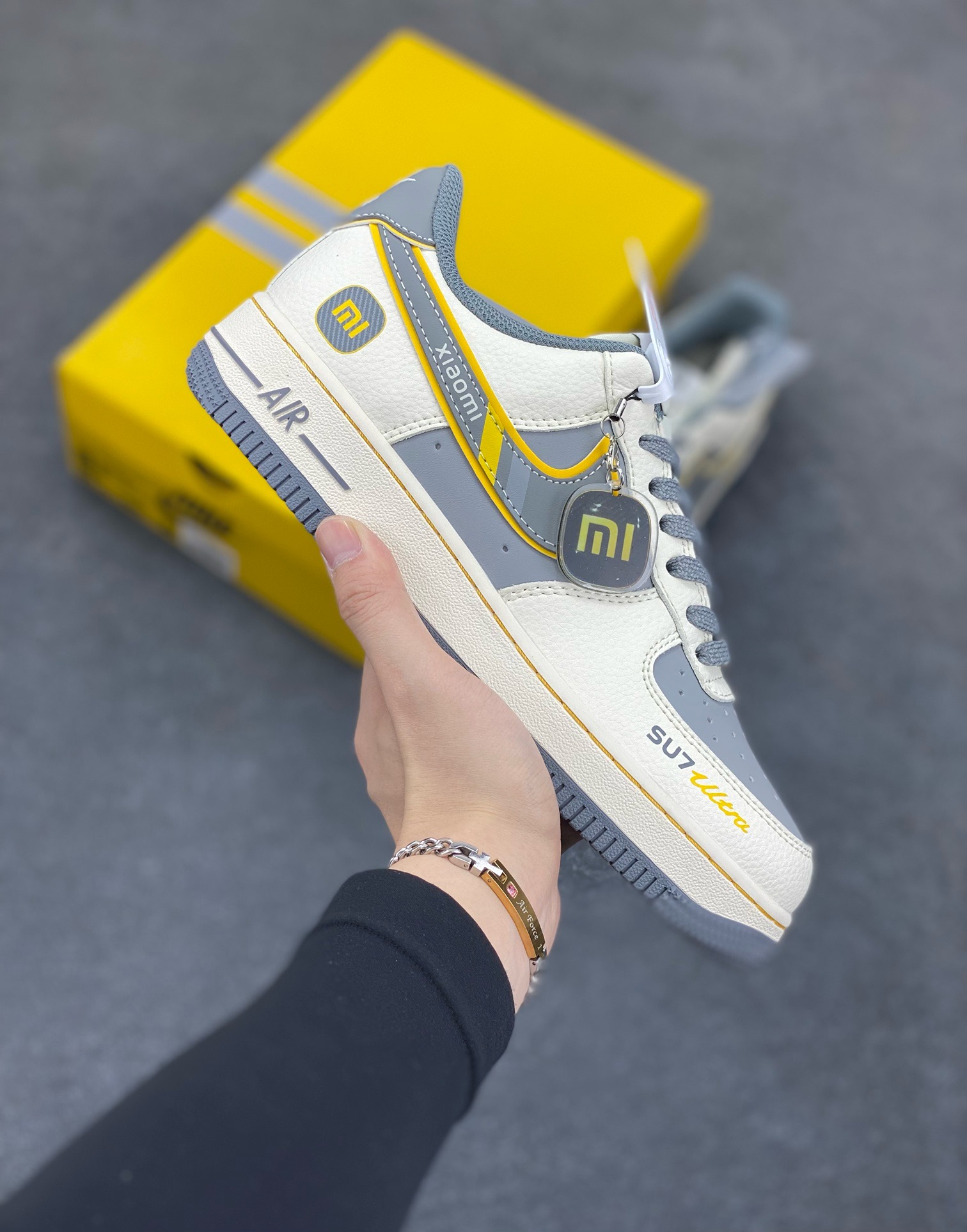 NIke Air Force 1 \’07 Low “xiaomi联名——寒武岩灰”空军一号 低帮 运动鞋 休闲鞋 折边针车 工艺难度大 原楦头原纸板 原装鞋盒 定制五金配件 内置全掌气垫 原厂鞋底 货号：XX3168-201 尺码：36 36.5 37.5 38 38.5 39 40 40.5 41 42 42.5 43 44 44.5 45-选品中心