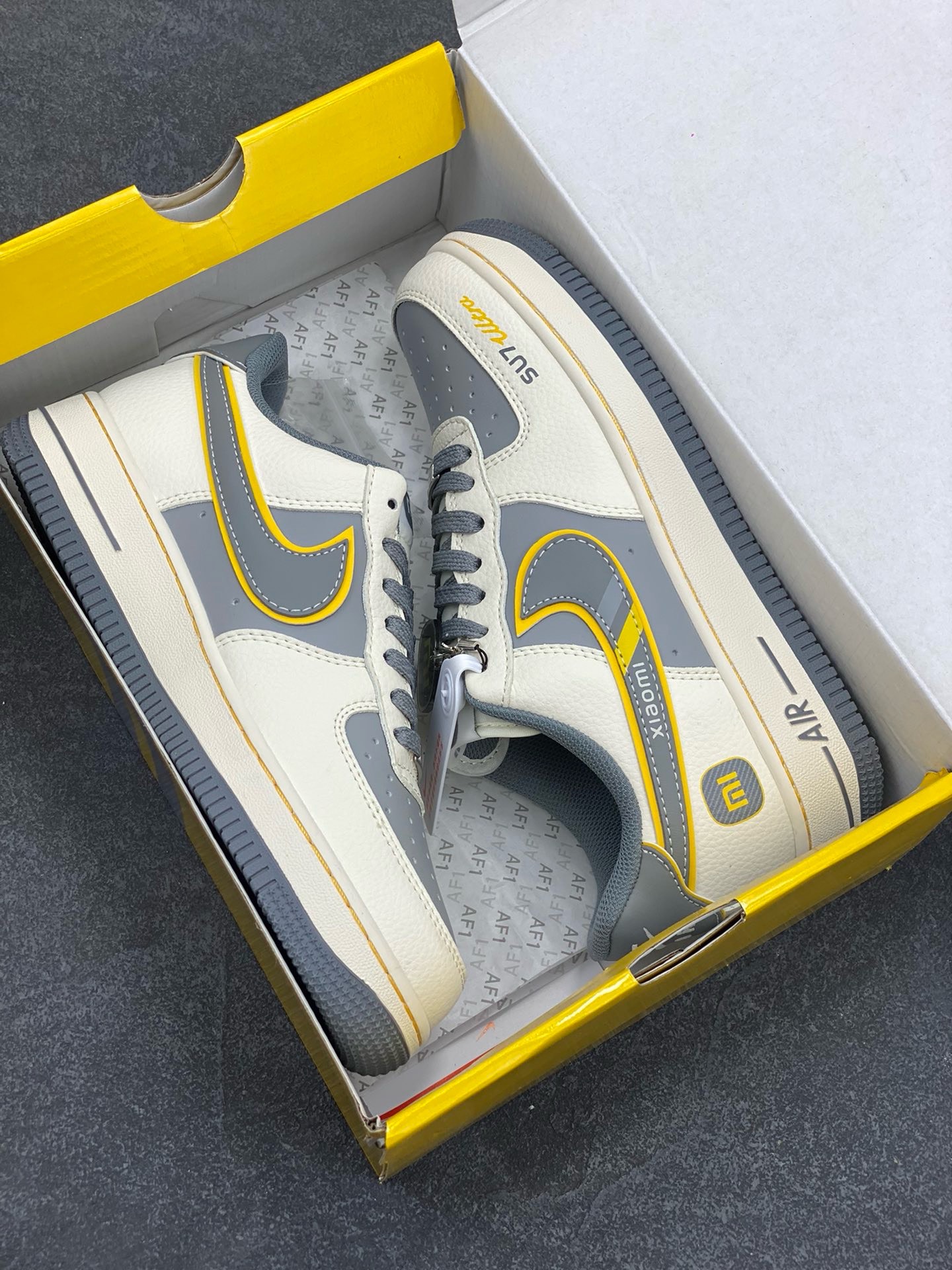 图片[9]-NIke Air Force 1 \’07 Low “xiaomi联名——寒武岩灰”空军一号 低帮 运动鞋 休闲鞋 折边针车 工艺难度大 原楦头原纸板 原装鞋盒 定制五金配件 内置全掌气垫 原厂鞋底 货号：XX3168-201 尺码：36 36.5 37.5 38 38.5 39 40 40.5 41 42 42.5 43 44 44.5 45-选品中心