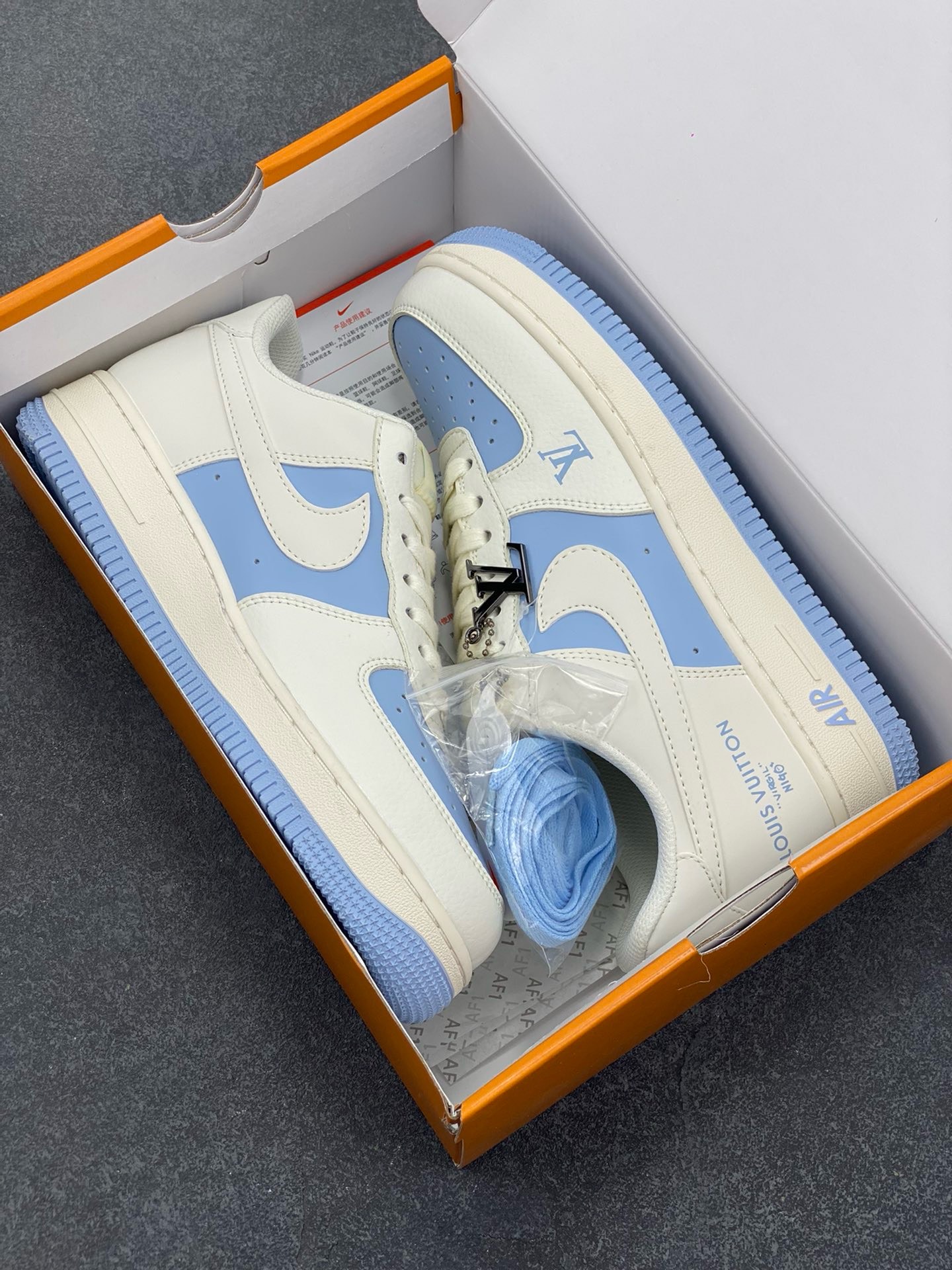图片[9]-福利特价 NIke Air Force 1 \’07 Low “LV联名–米白冰蓝”空军一号 低帮 运动鞋 休闲鞋 折边针车 工艺难度大 原楦头原纸板 原装鞋盒 定制五金配件 内置全掌气垫 原厂鞋底 货号：BB9599-203 尺码：36 36.5 37.5 38 38.5 39 40 40.5 41 42 42.5 43 44 44.5 45-选品中心