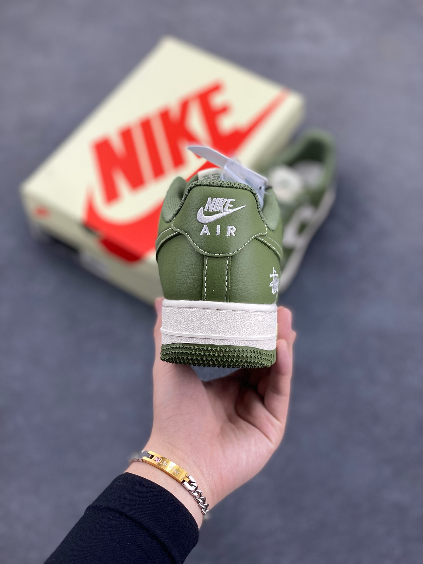 图片[4]-福利特价 NIke Air Force 1 \’07 Low “斯图西联名–荷叶绿”空军一号 低帮 运动鞋 休闲鞋 折边针车 工艺难度大 原楦头原纸板 原装鞋盒 定制五金配件 内置全掌气垫 原厂鞋底 货号：BB5353-515 尺码：36 36.5 37.5 38 38.5 39 40 40.5 41 42 42.5 43 44 44.5 45-选品中心