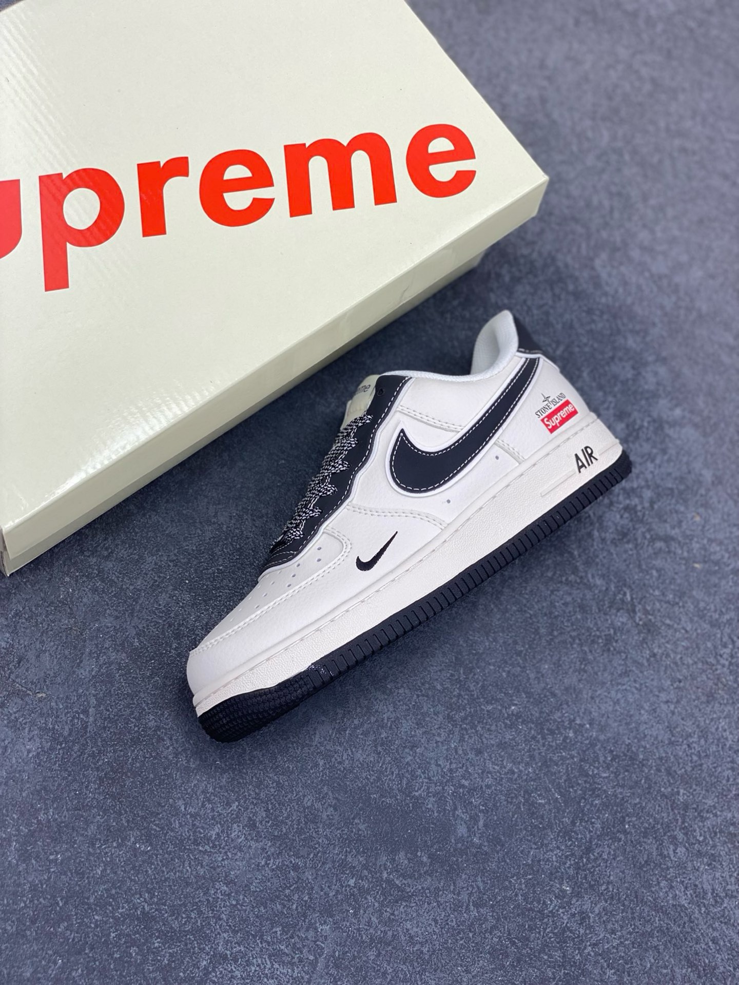 图片[7]-福利特价 NIke Air Force 1 \’07 Low “石头岛Supreme联名–米白黑尾”空军一号 低帮 运动鞋 休闲鞋 折边针车 工艺难度大 原楦头原纸板 原装鞋盒 定制五金配件 内置全掌气垫 原厂鞋底 货号：BB1616-307 尺码：36 36.5 37.5 38 38.5 39 40 40.5 41 42 42.5 43 44 44.5 45-选品中心