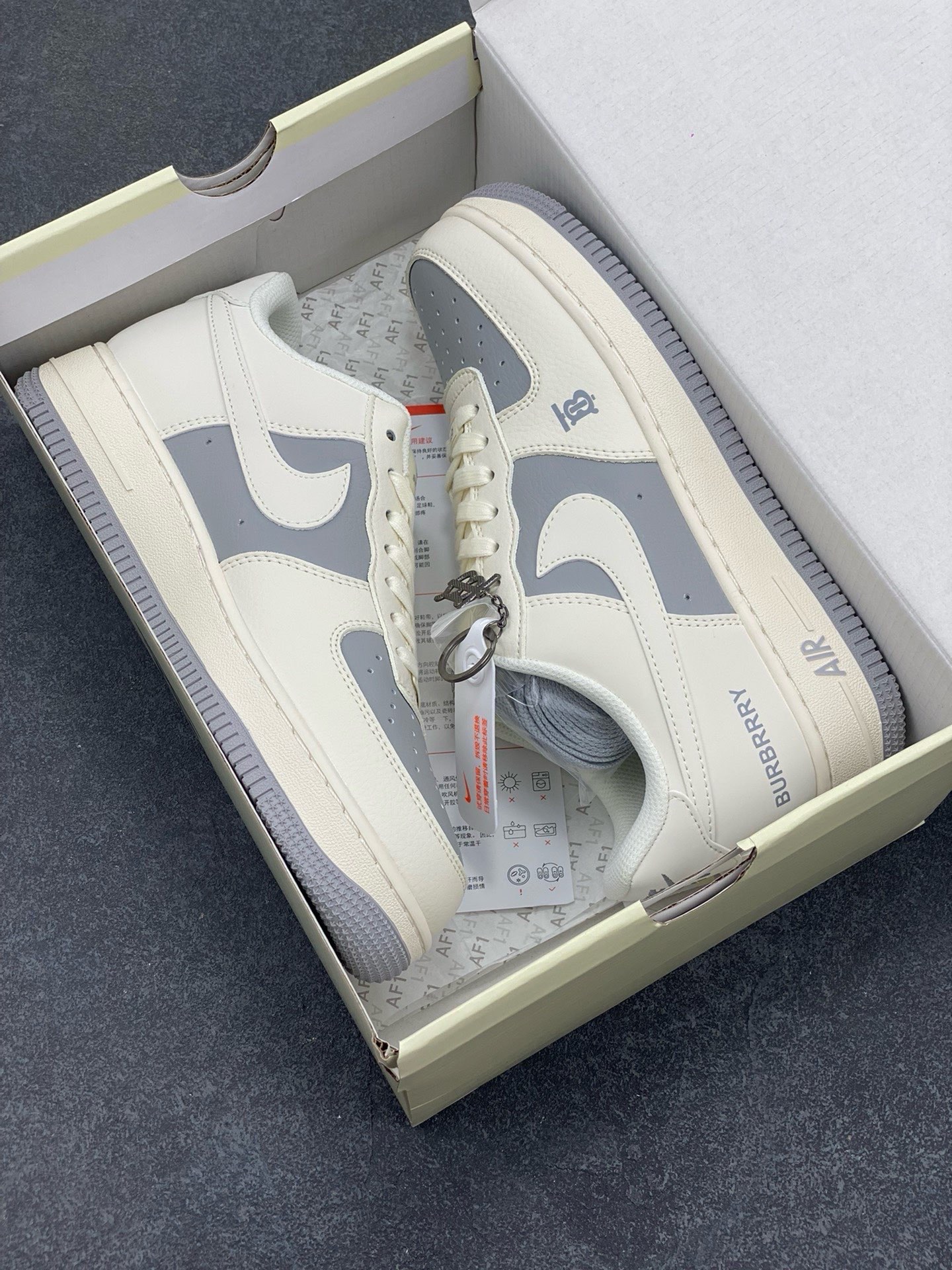 图片[9]-福利特价 NIke Air Force 1 \’07 Low “巴宝莉联名——米灰”空军一号 低帮 运动鞋 休闲鞋 折边针车 工艺难度大 原楦头原纸板 原装鞋盒 定制五金配件 内置全掌气垫 原厂鞋底 货号：BB8588-225 尺码：36 36.5 37.5 38 38.5 39 40 40.5 41 42 42.5 43 44 44.5 45-选品中心